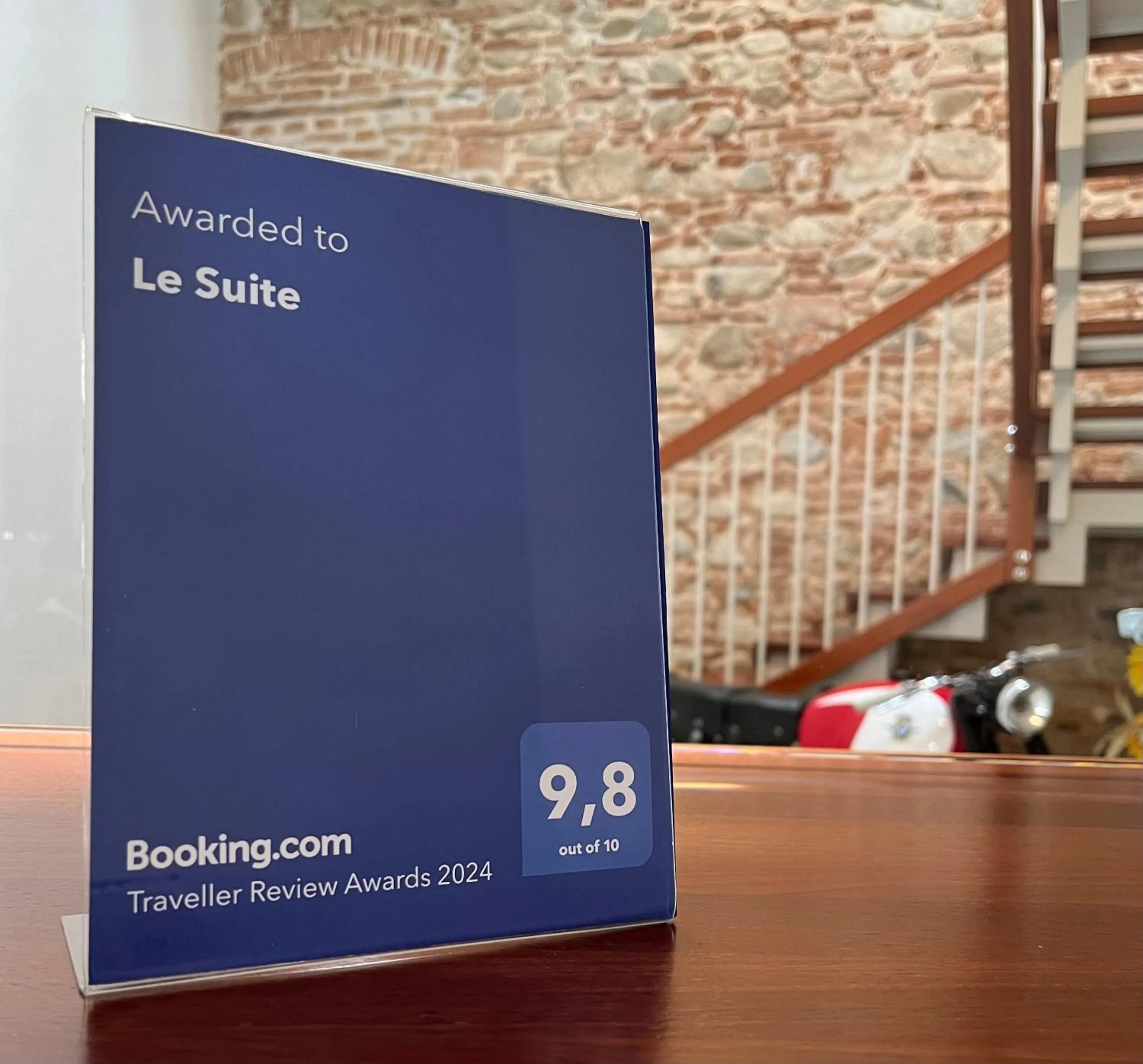 Logo/Certificate/Sign in Le Suite