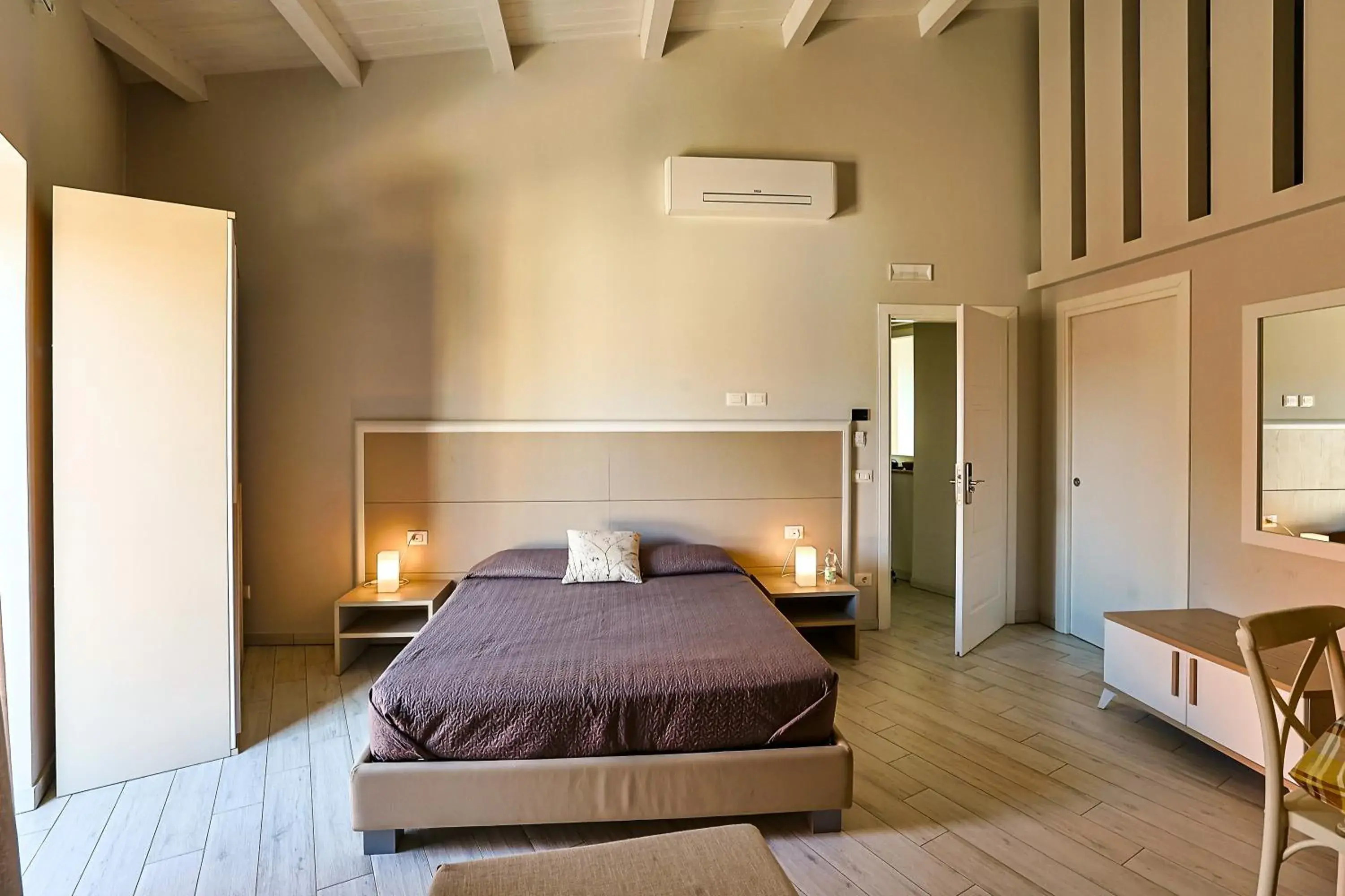 Double Room with Extra Bed - single occupancy in Le Suite Double Room with Extra Bed - single occupancy in Le Suite