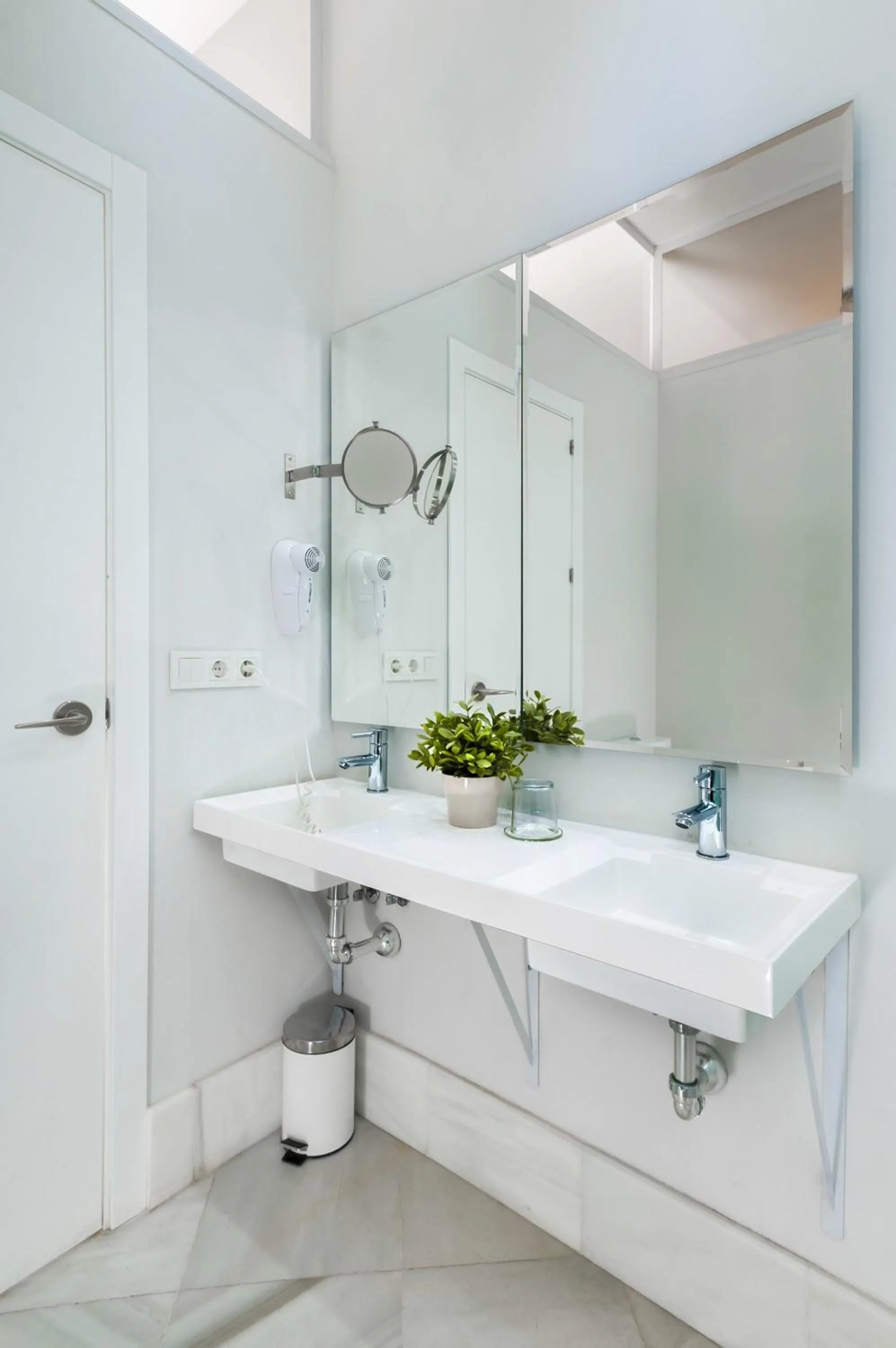 Bathroom in Suites Sevilla Plaza