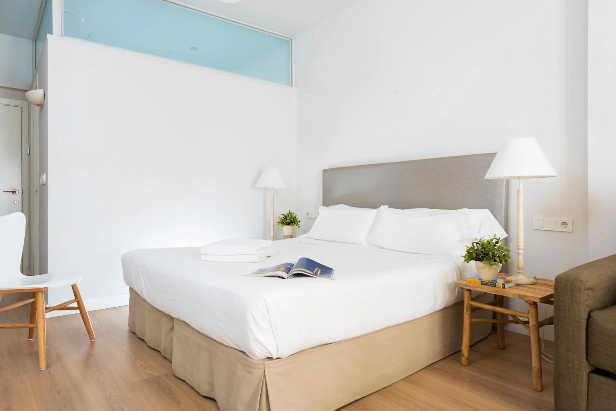 Bed in Suites Sevilla Plaza