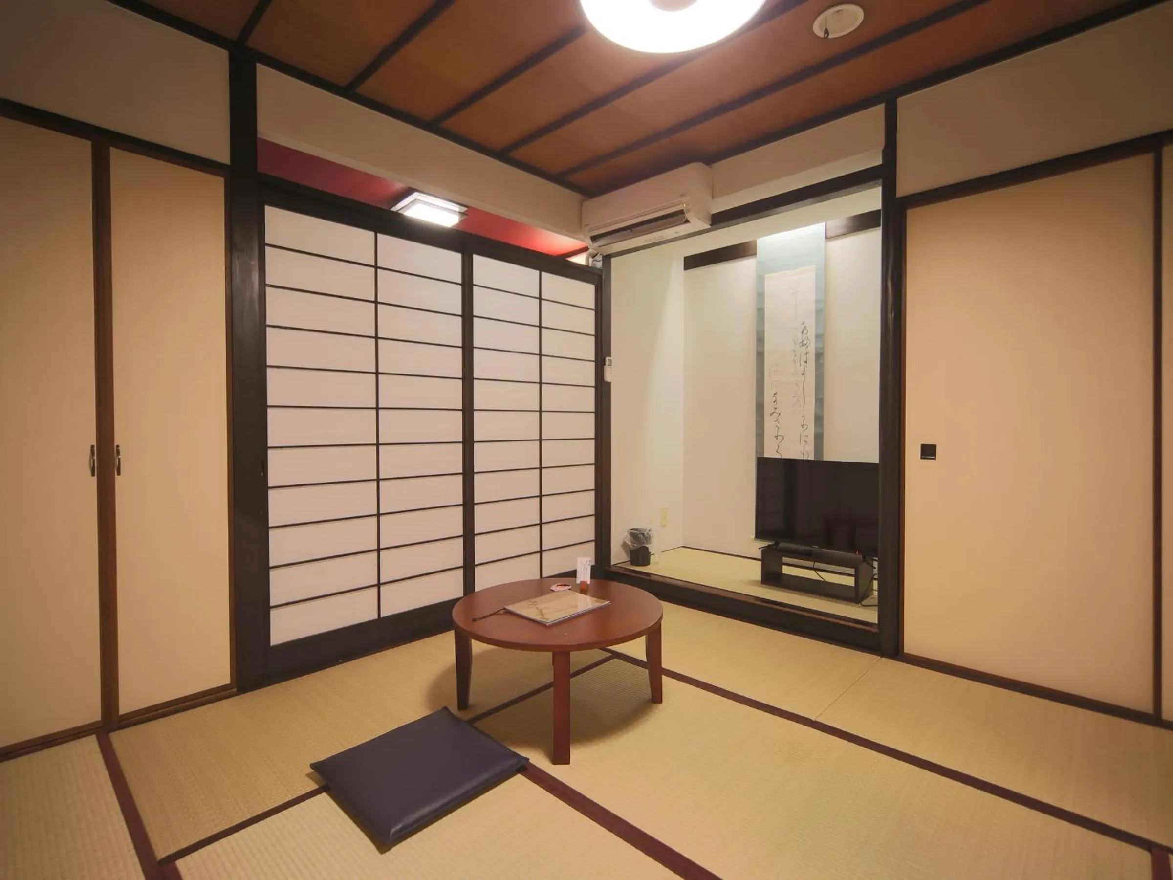 Photo of the whole room in Setouchi Mangetsuso