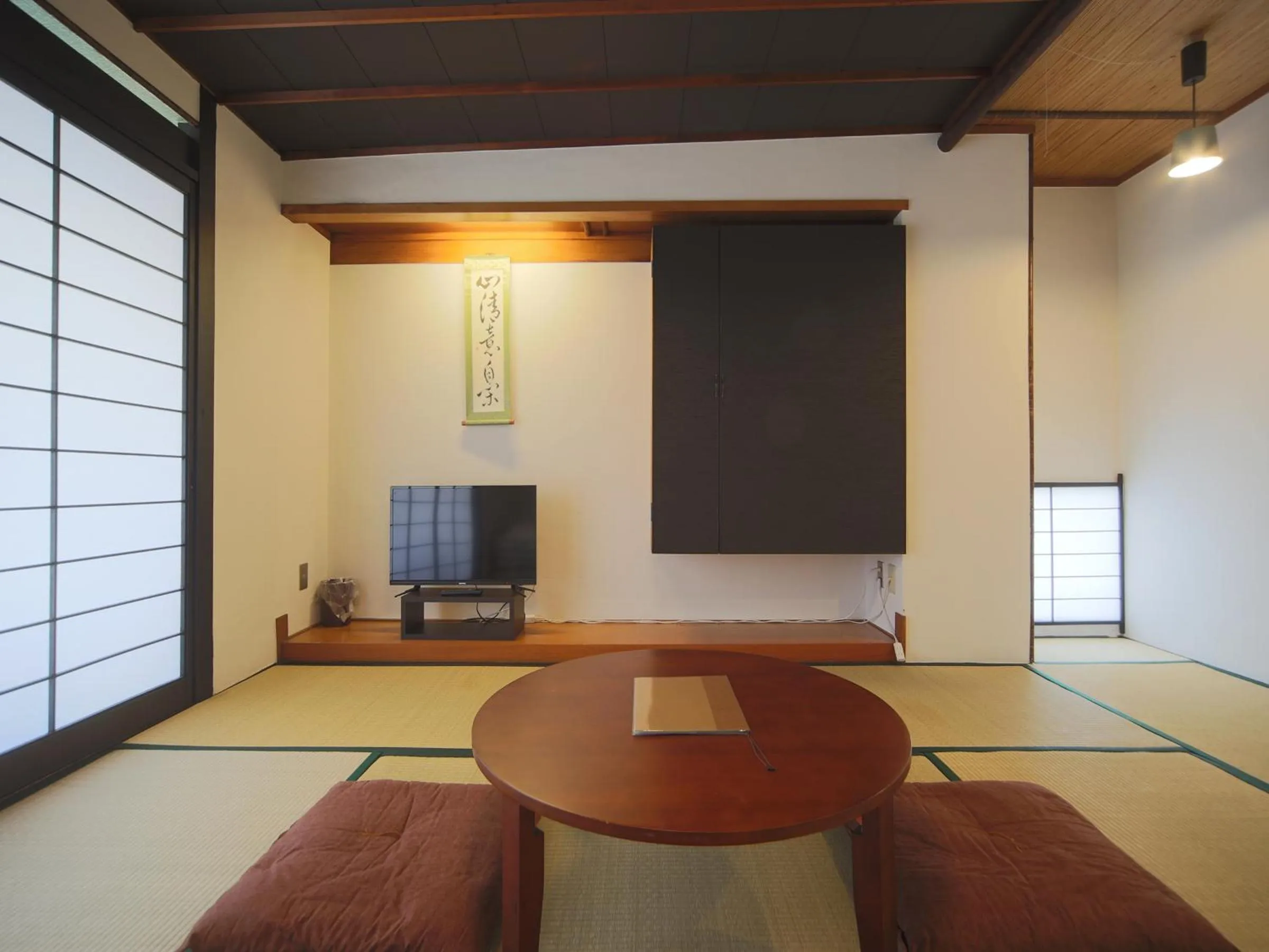 Photo of the whole room in Setouchi Mangetsuso