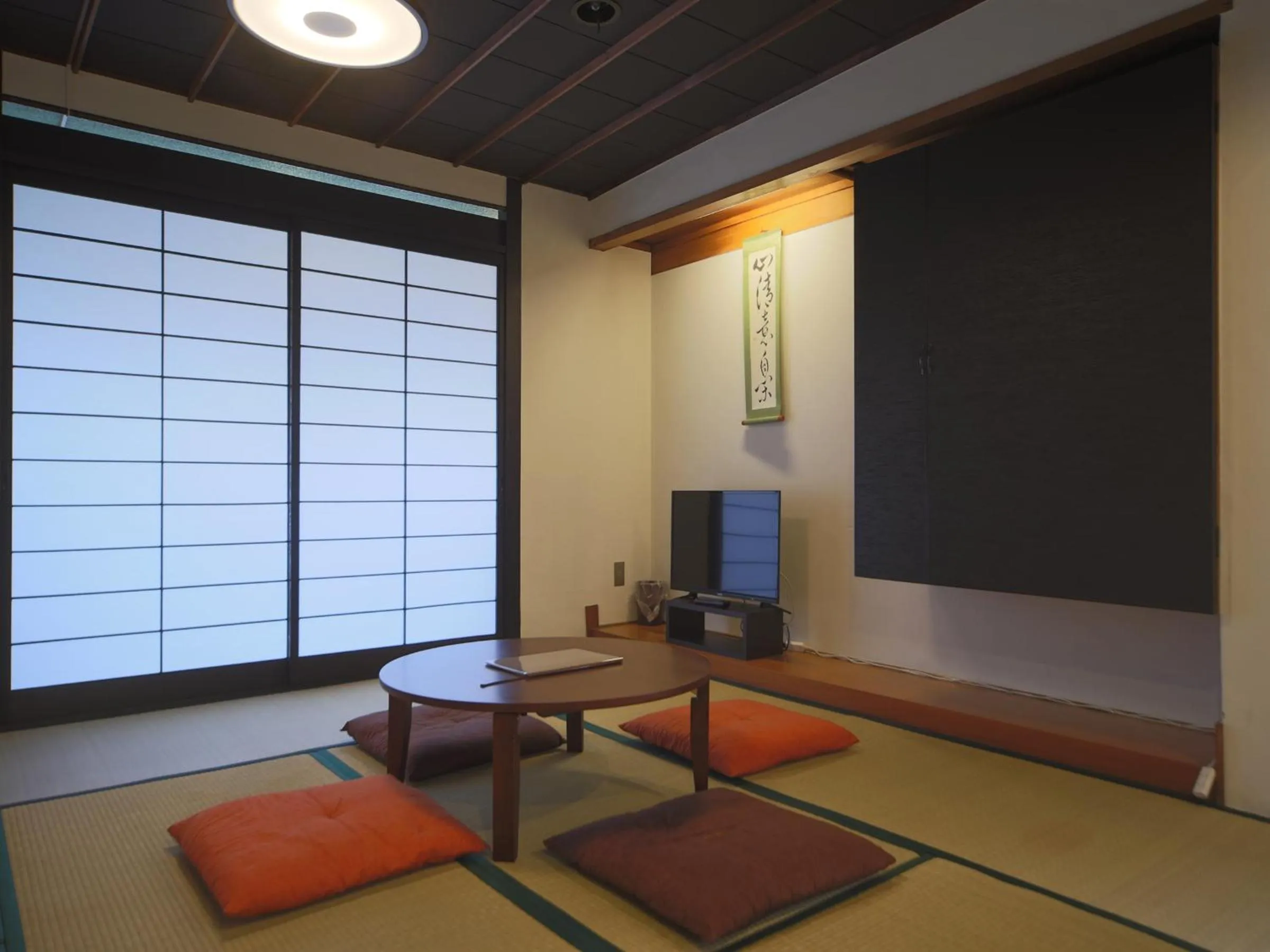 Photo of the whole room in Setouchi Mangetsuso