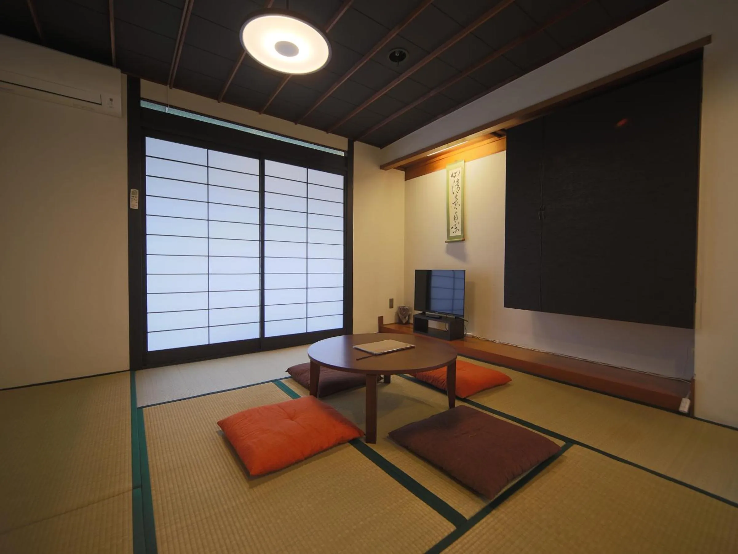 Photo of the whole room in Setouchi Mangetsuso