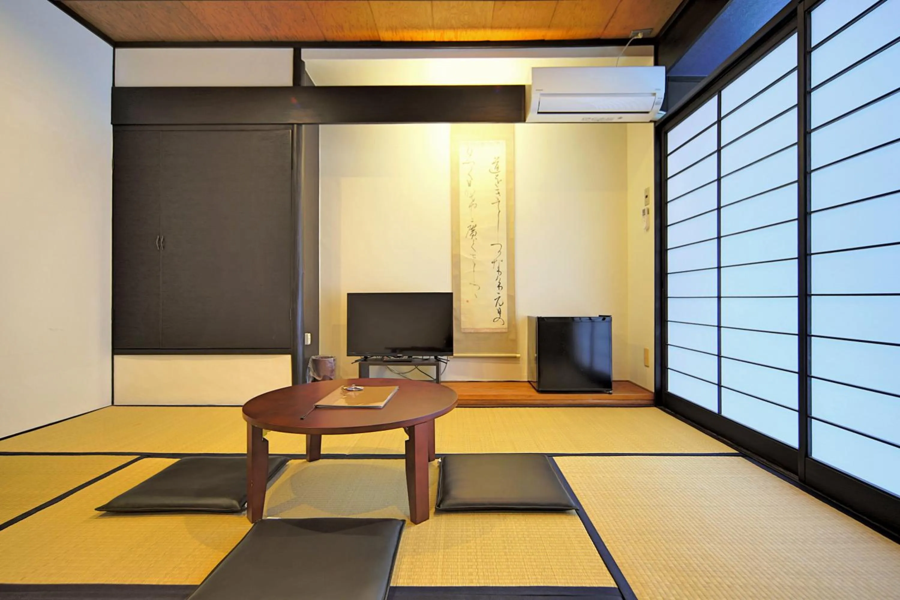 Living room in Setouchi Mangetsuso