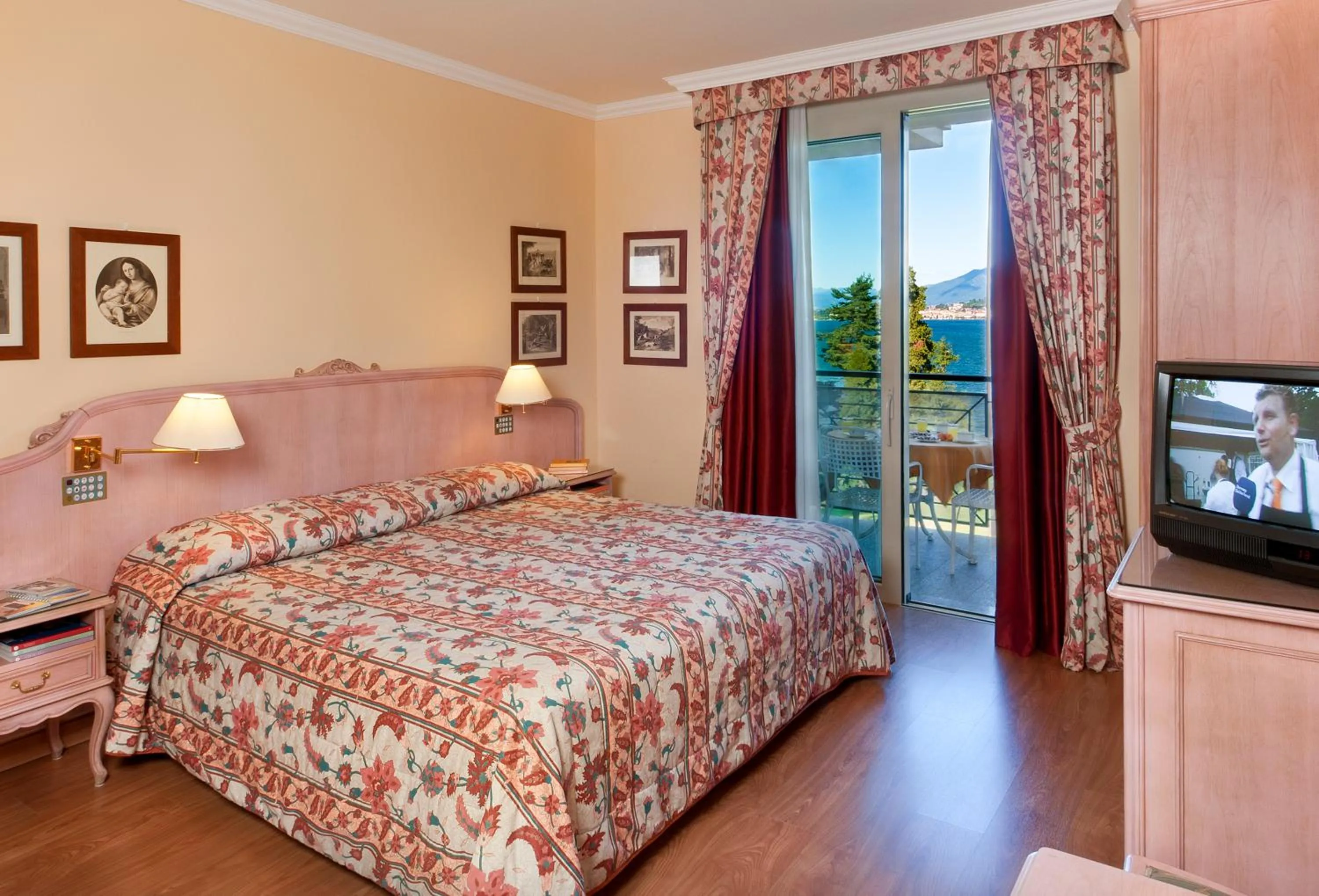 Photo of the whole room, Bed in Residence Carl&Do