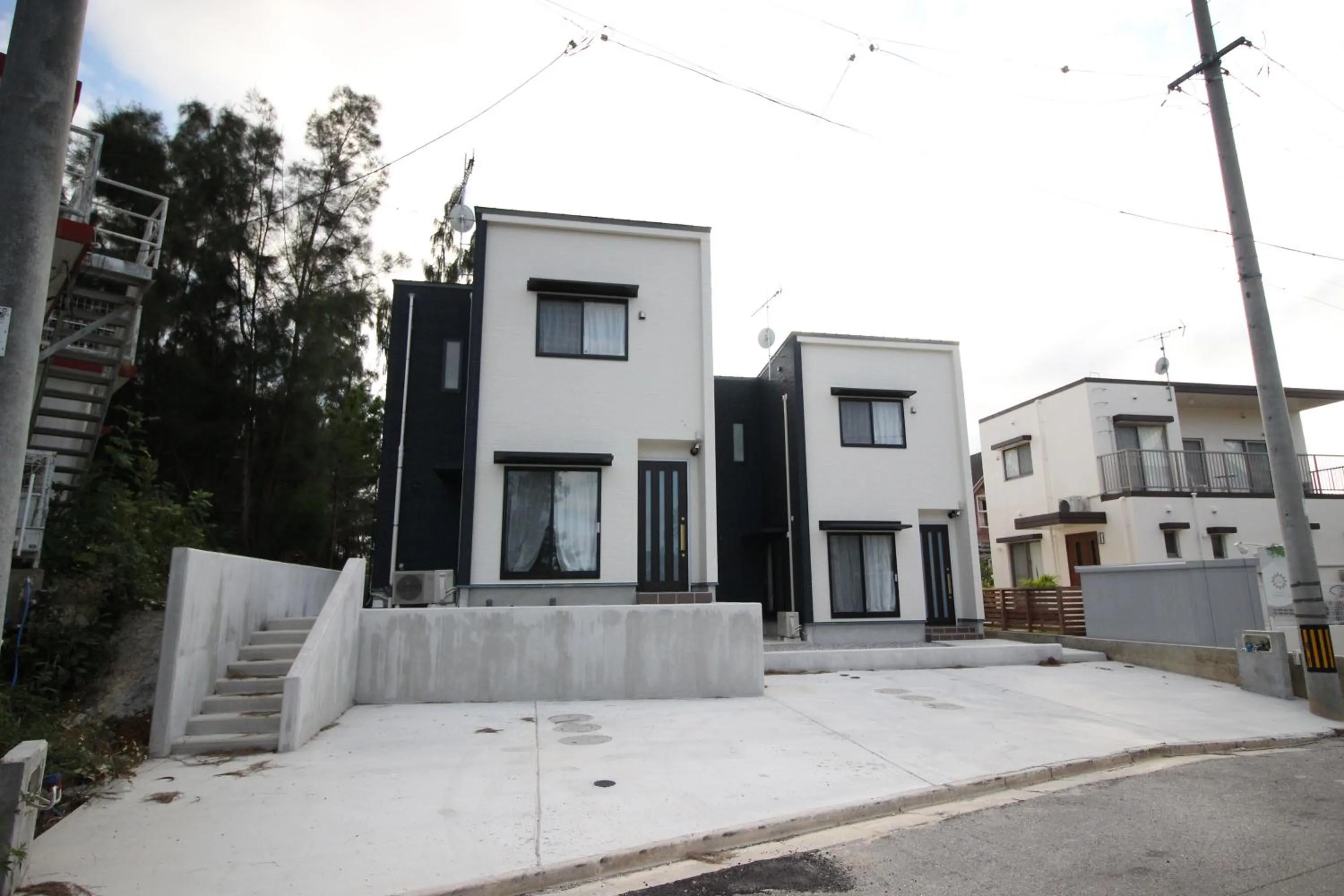 Property building in Akizero Onnason