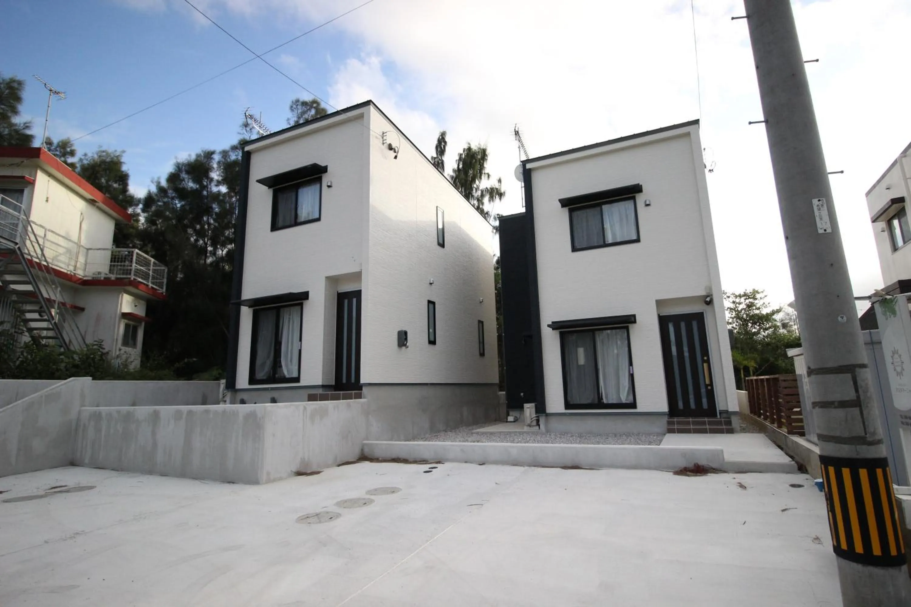 Property building in Akizero Onnason