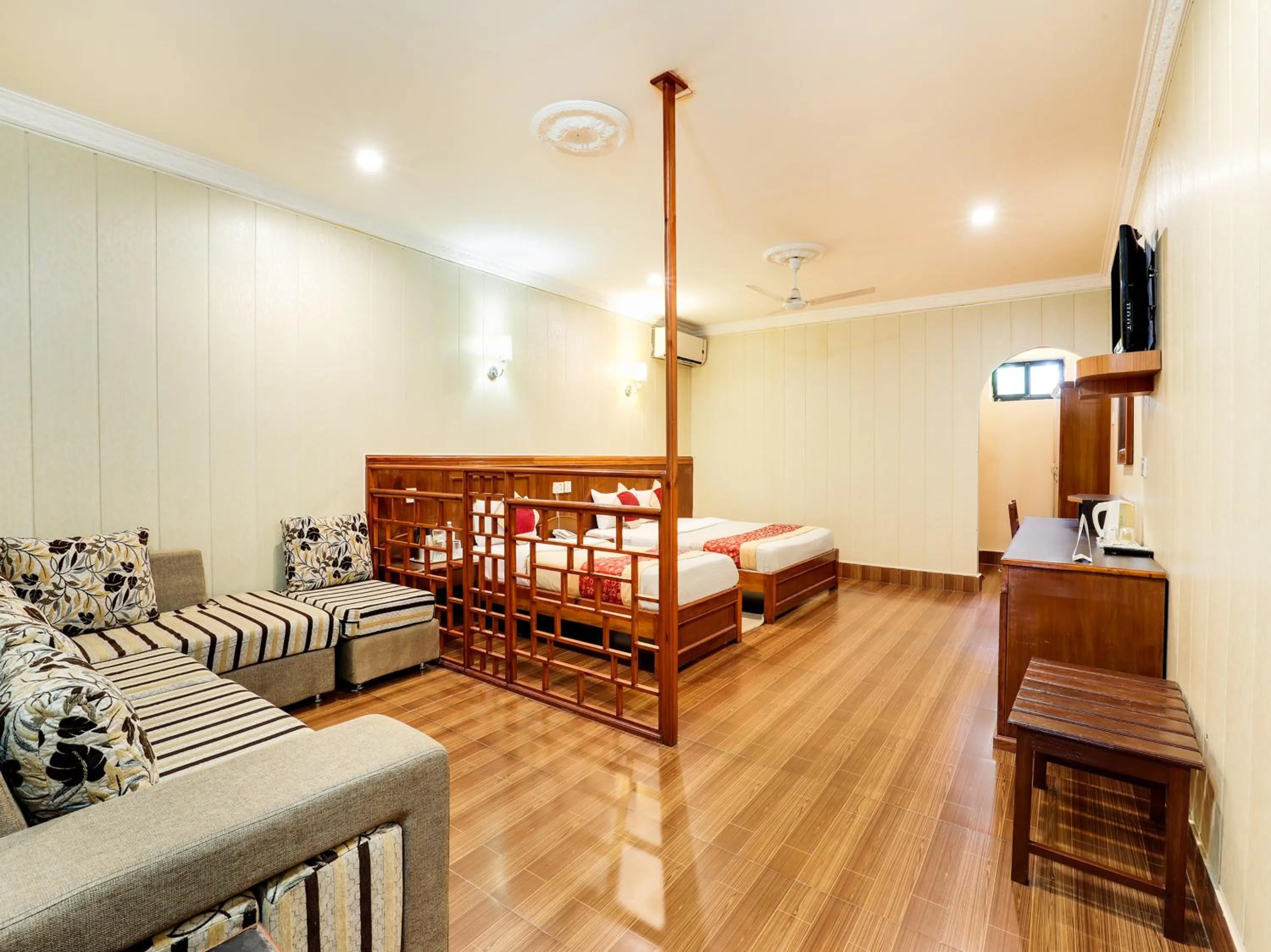 Living room, Bed in Hotel Wildlife Camp