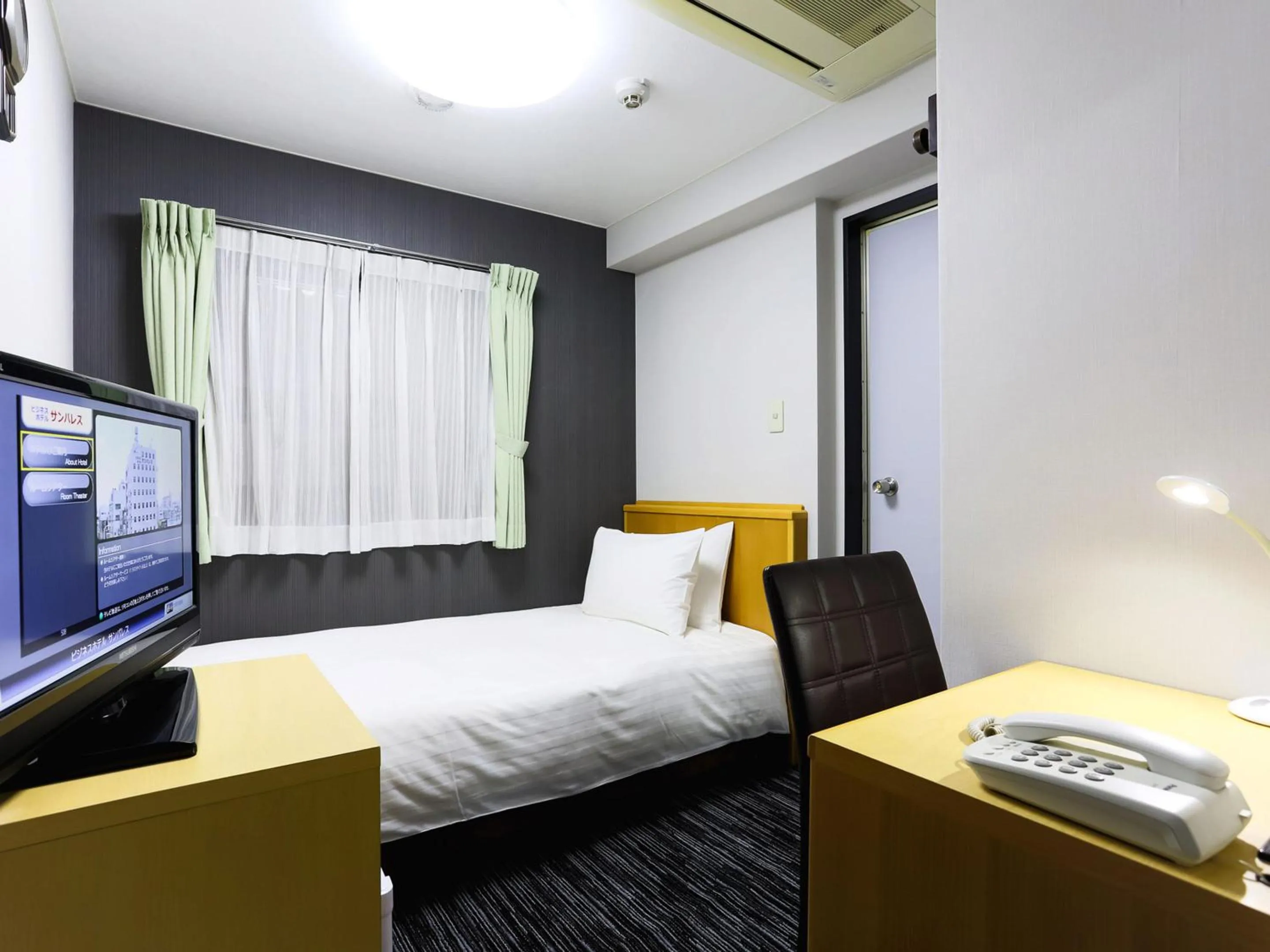 Bedroom, Bed in Business Hotel Sunpalace