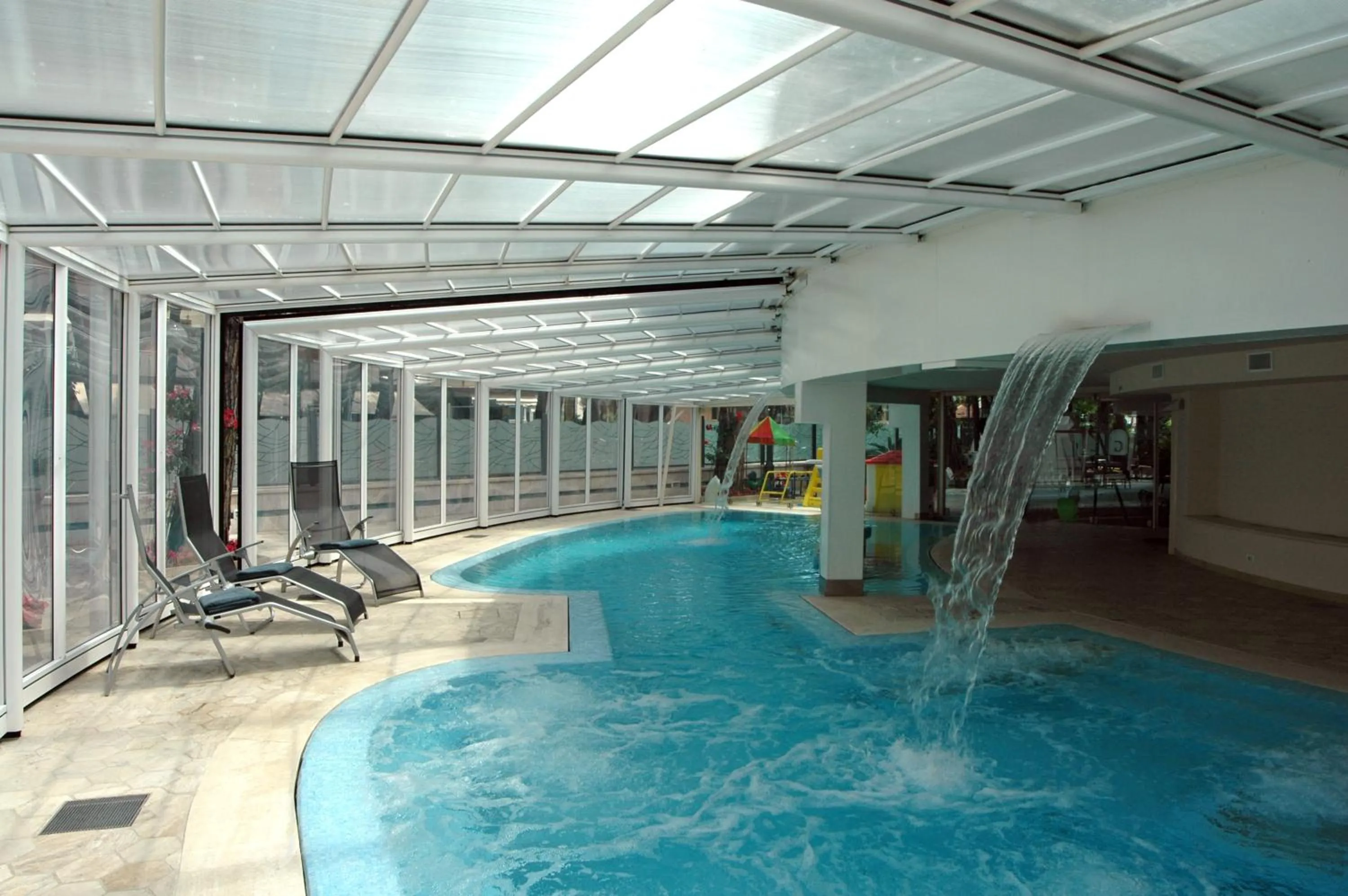Swimming pool in Hotel Globus, Sure Hotel Collection by Best Western