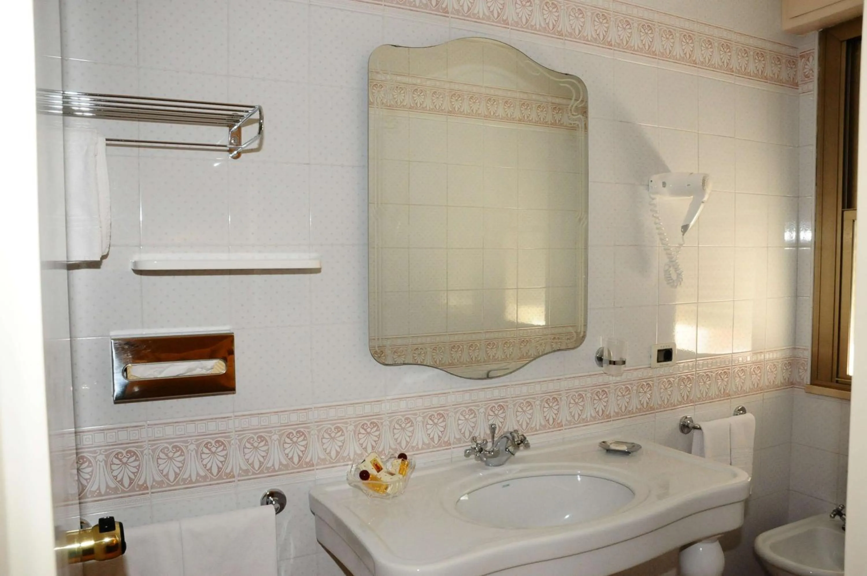 Bathroom in Hotel Globus, Sure Hotel Collection by Best Western