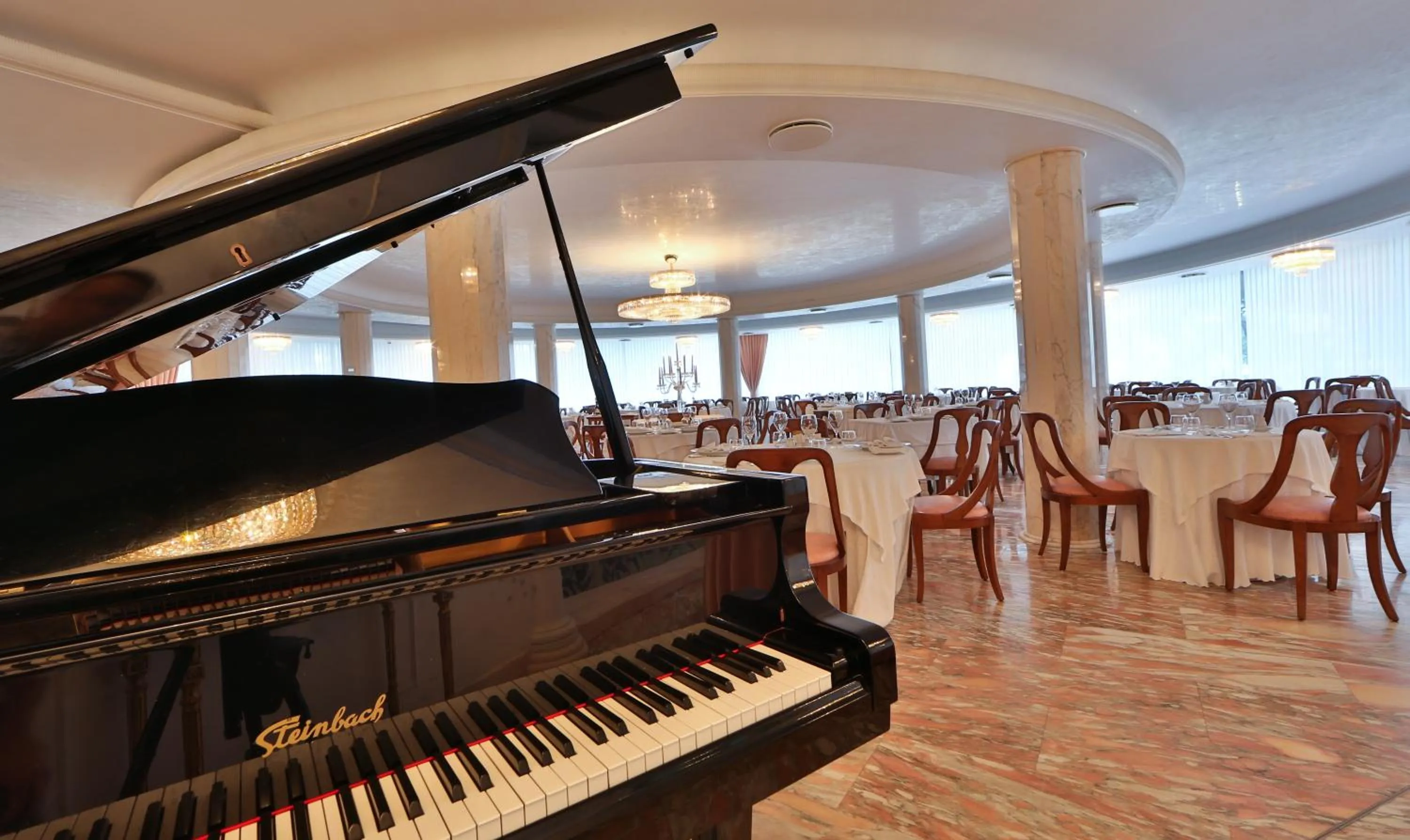 Restaurant/places to eat in Hotel Globus, Sure Hotel Collection by Best Western