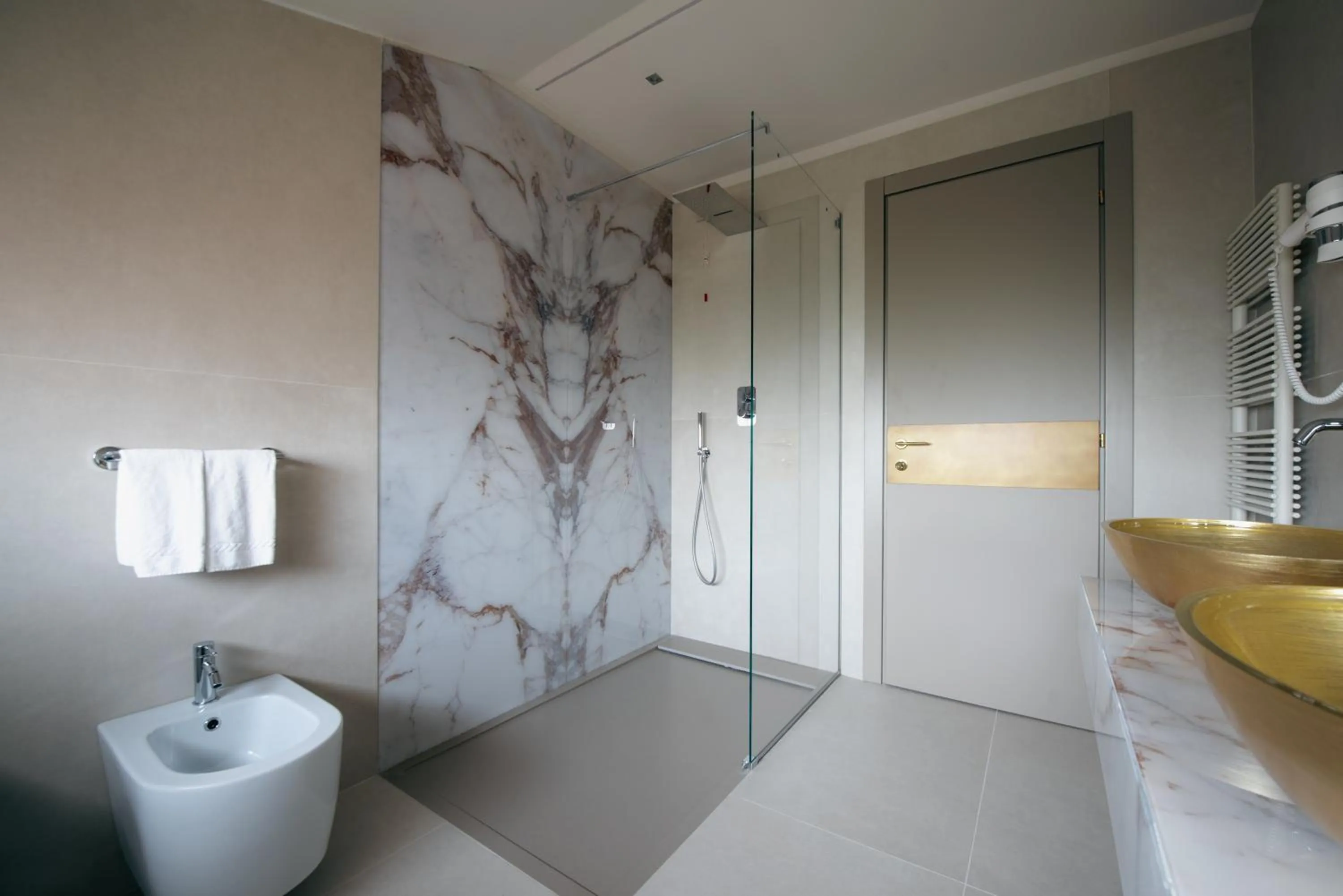 Shower in Hotel Globus, Sure Hotel Collection by Best Western
