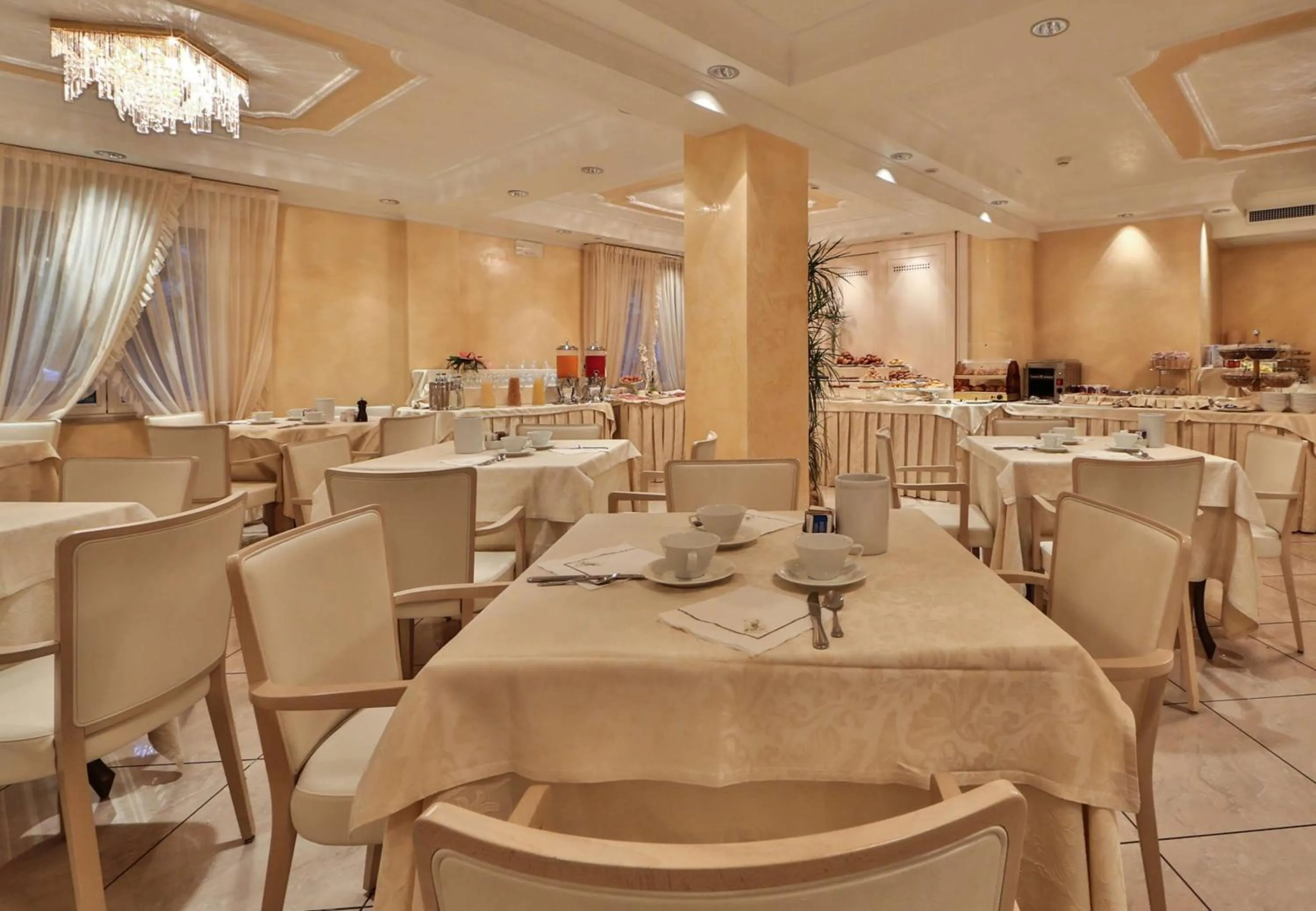 Restaurant/places to eat in Hotel Globus, Sure Hotel Collection by Best Western