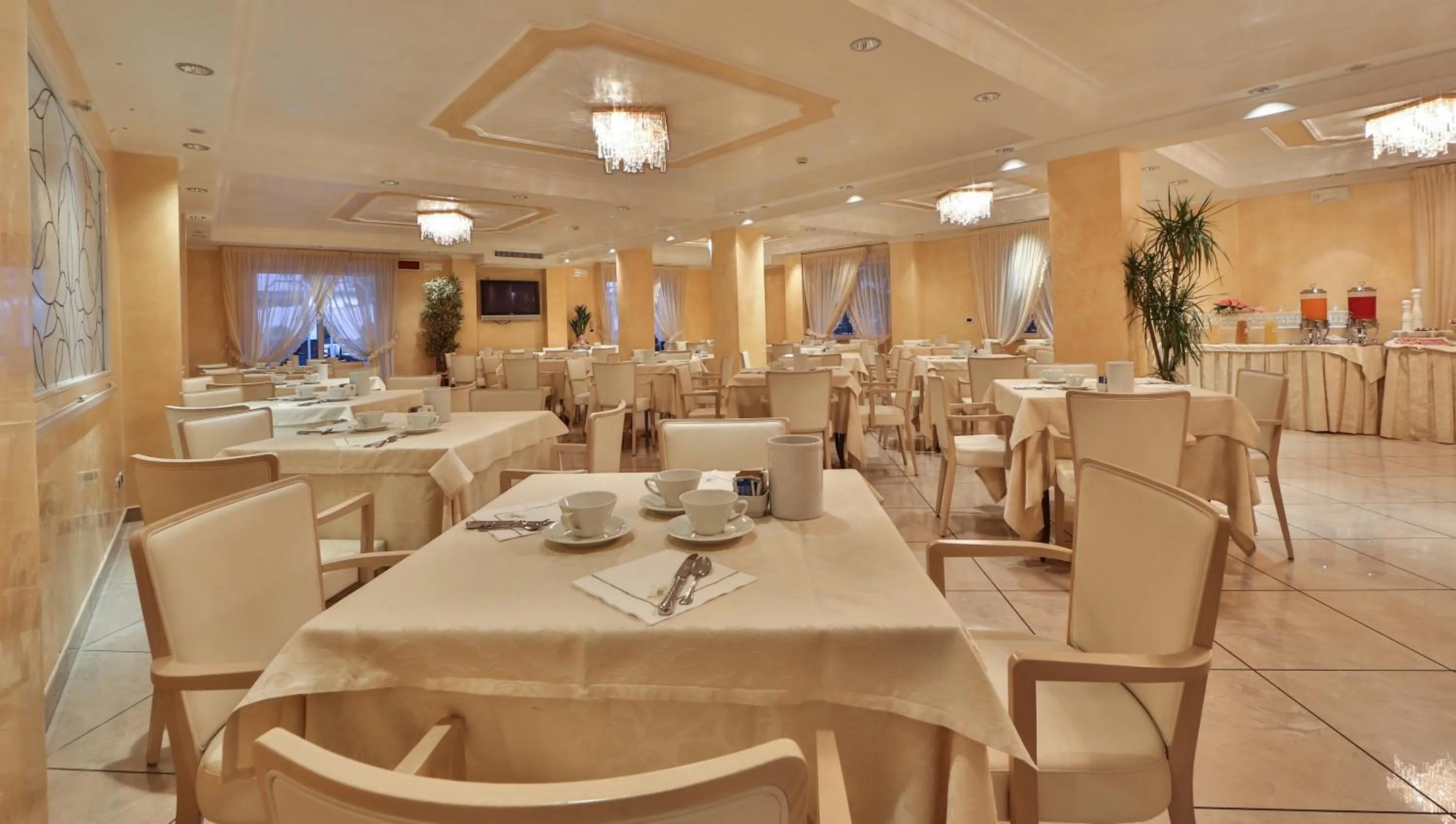 Restaurant/places to eat in Hotel Globus, Sure Hotel Collection by Best Western