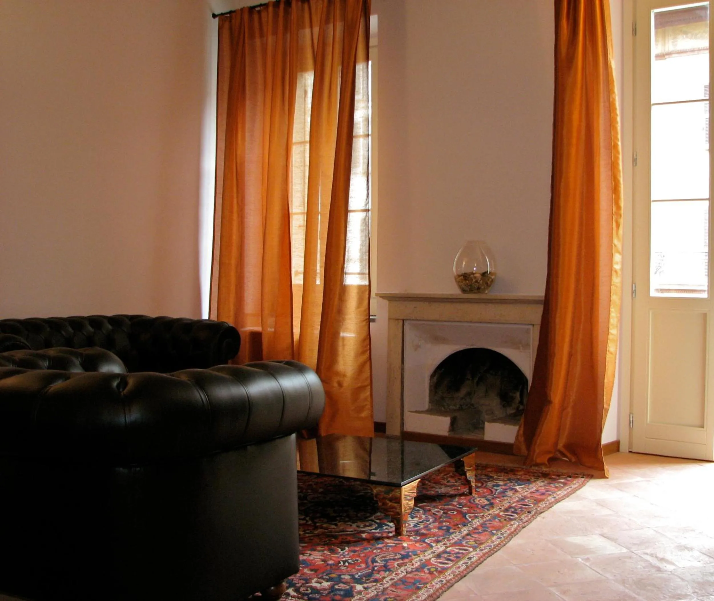 Living room in Parizzi Suites & Restaurant