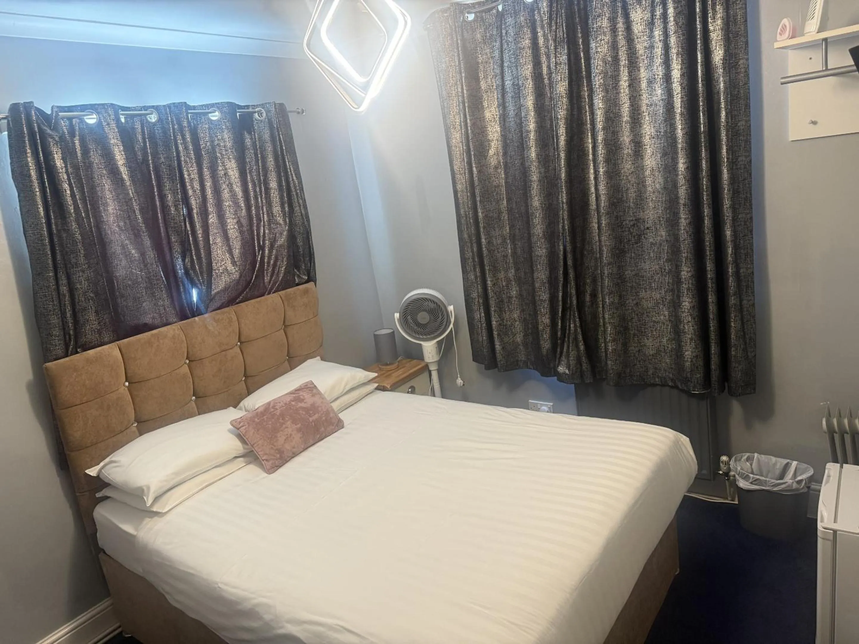 Bedroom, Bed in Diamonds Villa near York Hospital