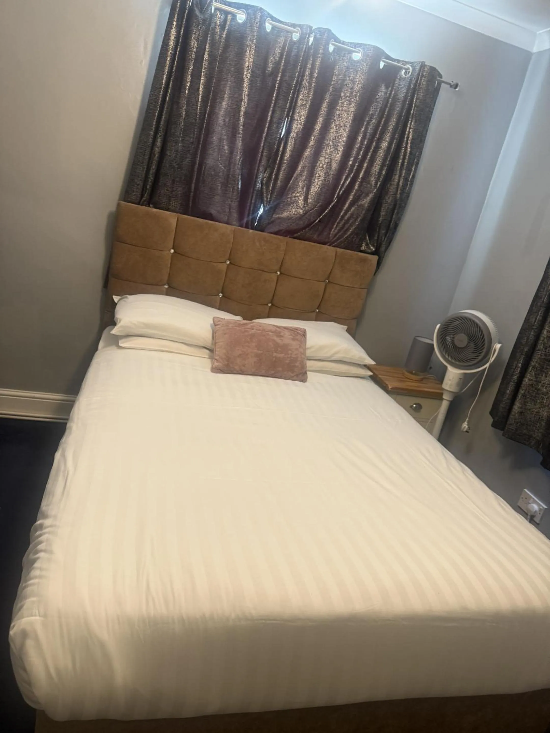 Bedroom, Bed in Diamonds Villa near York Hospital