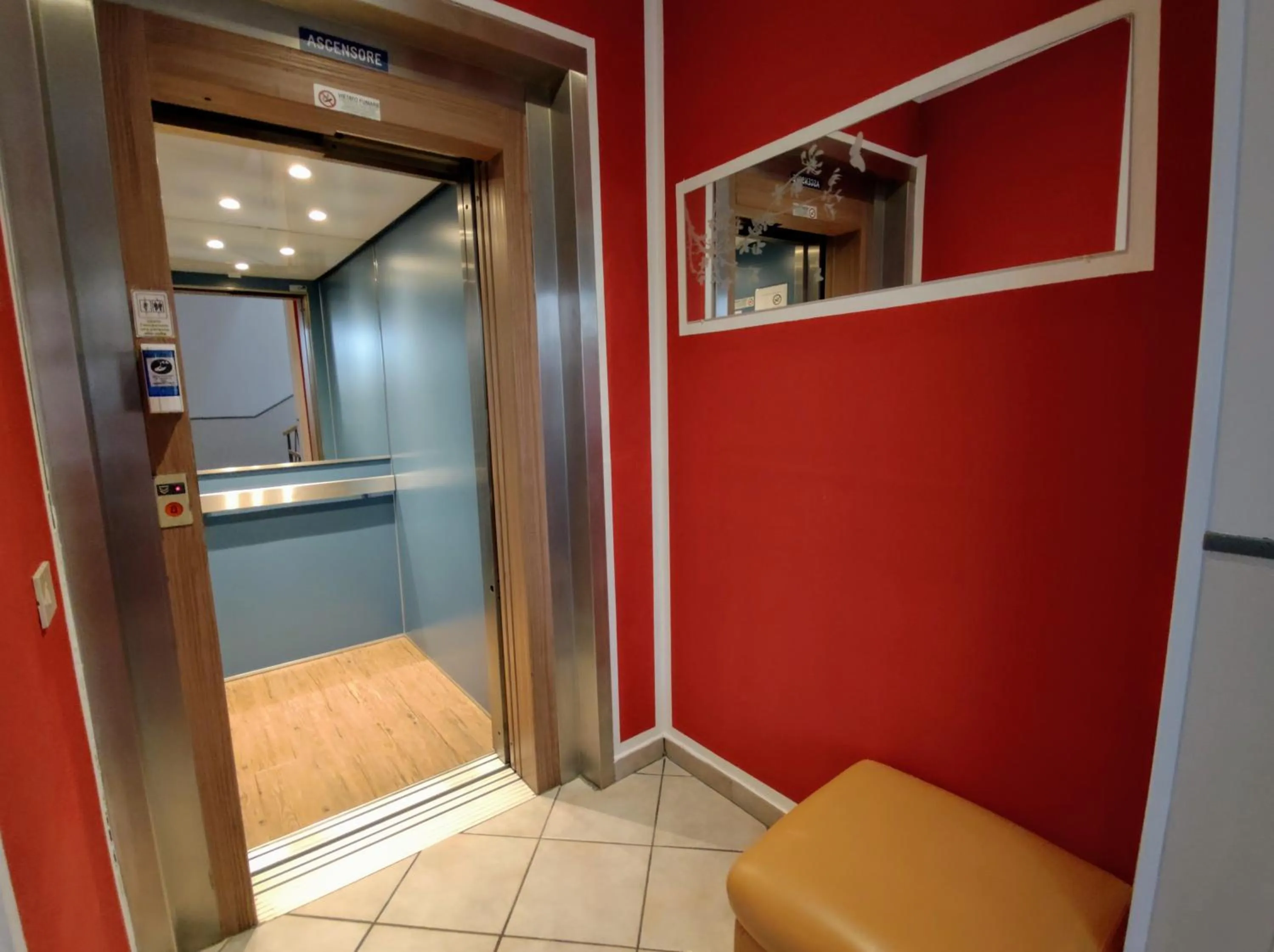 elevator in Hotel Minerva