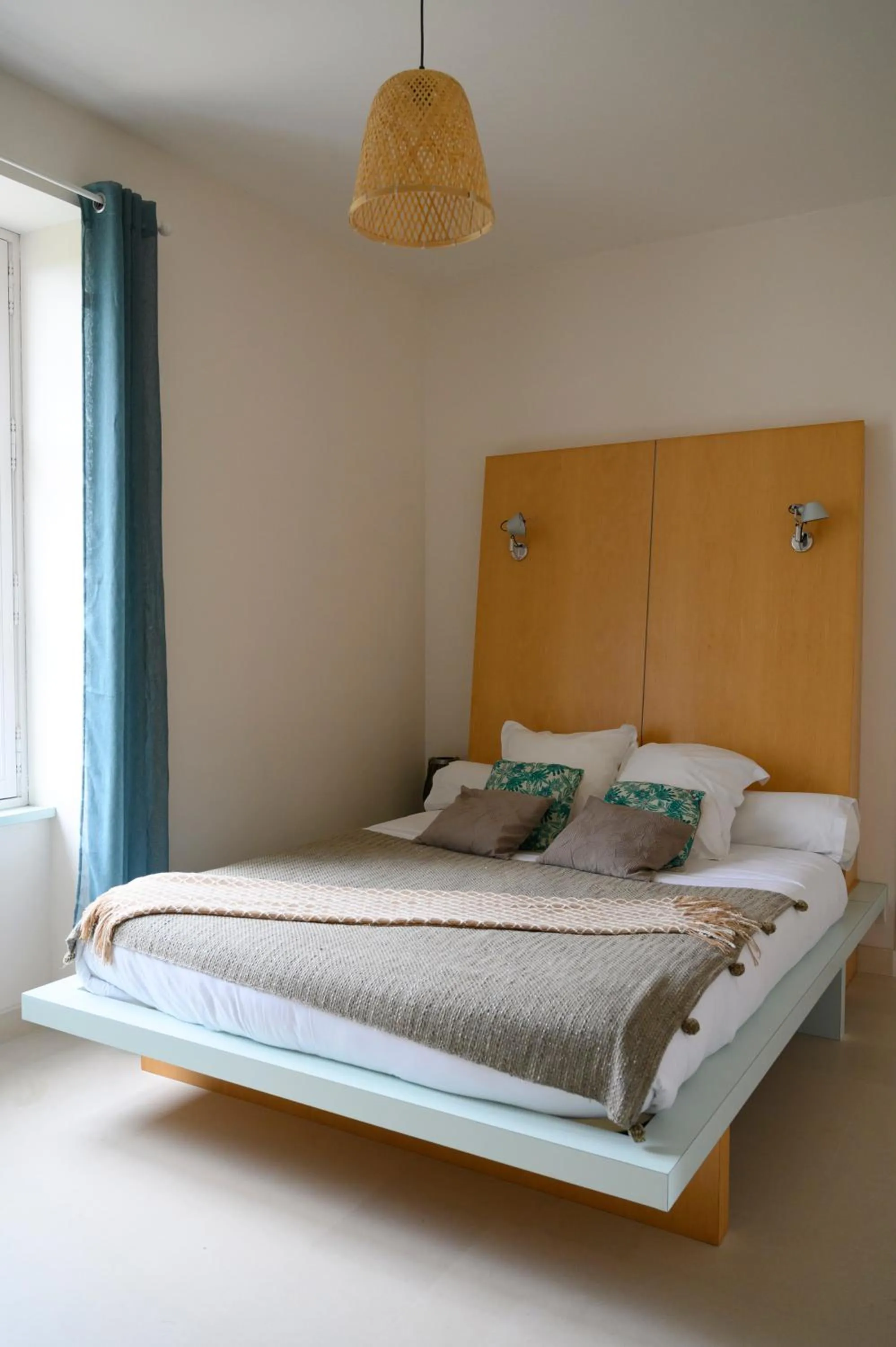 Bed in Vignoble Château Piéguë - winery