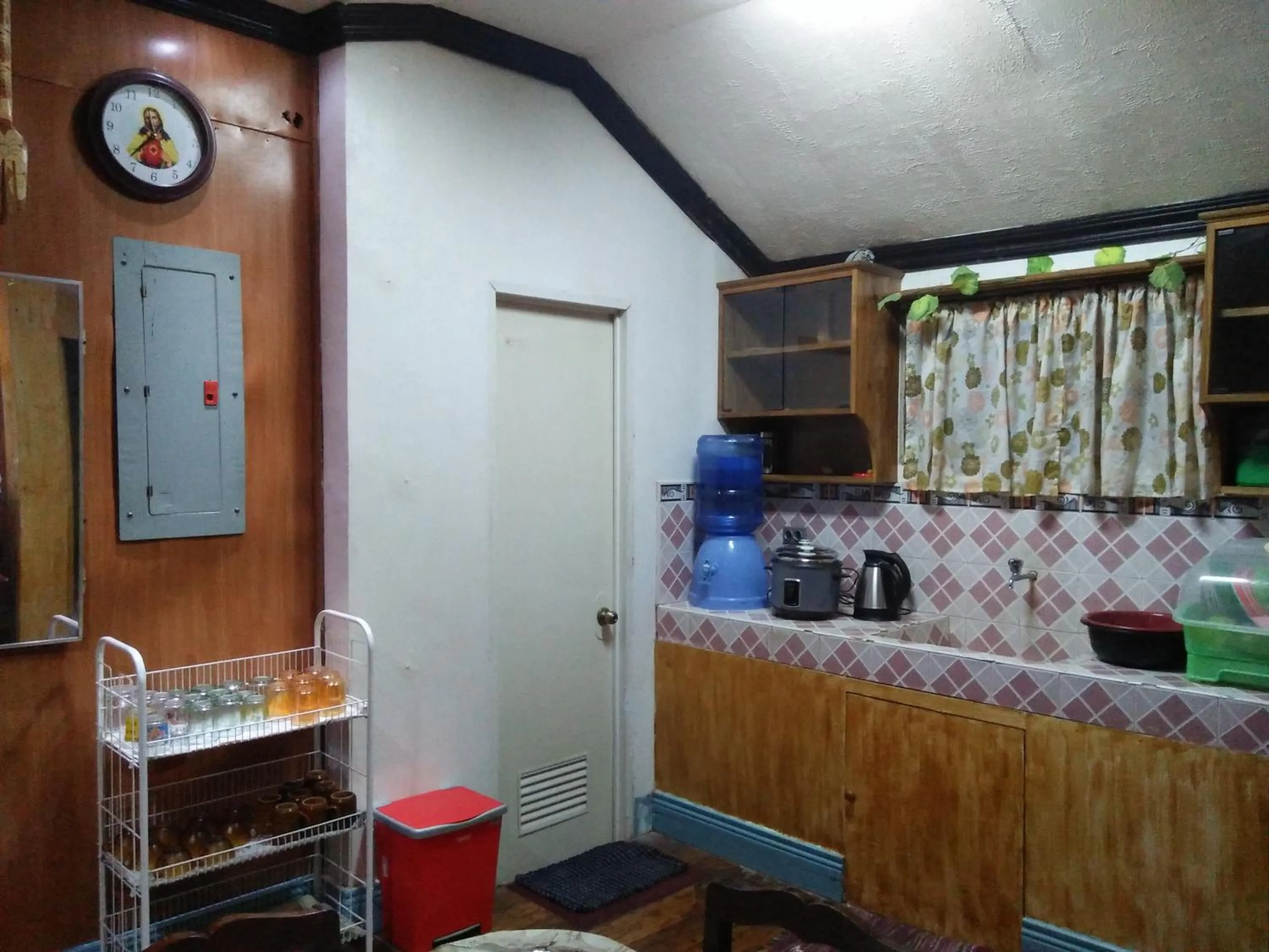 Kitchen or kitchenette in Villa Corrales Homestay