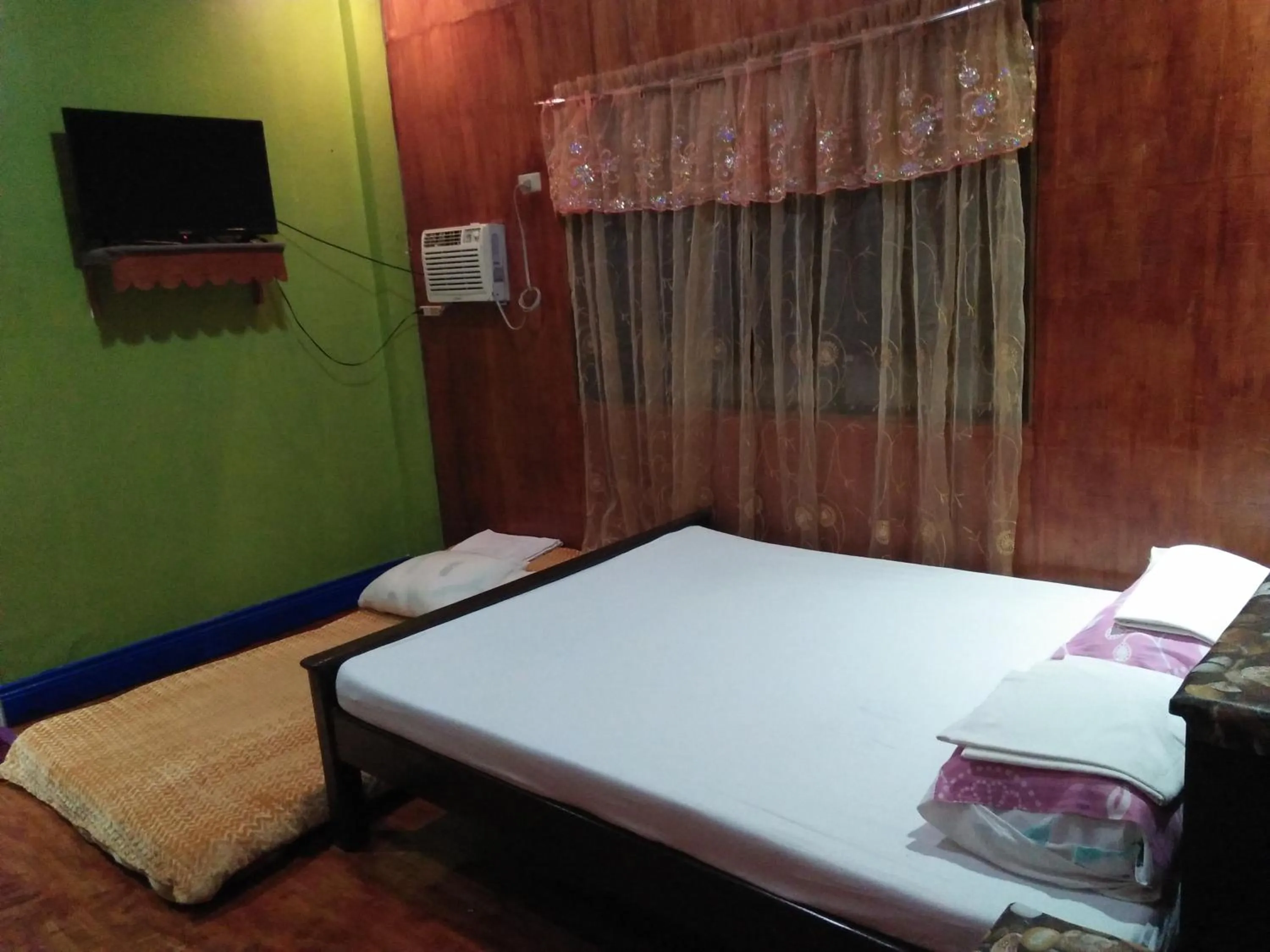 Photo of the whole room, Bed in Villa Corrales Homestay
