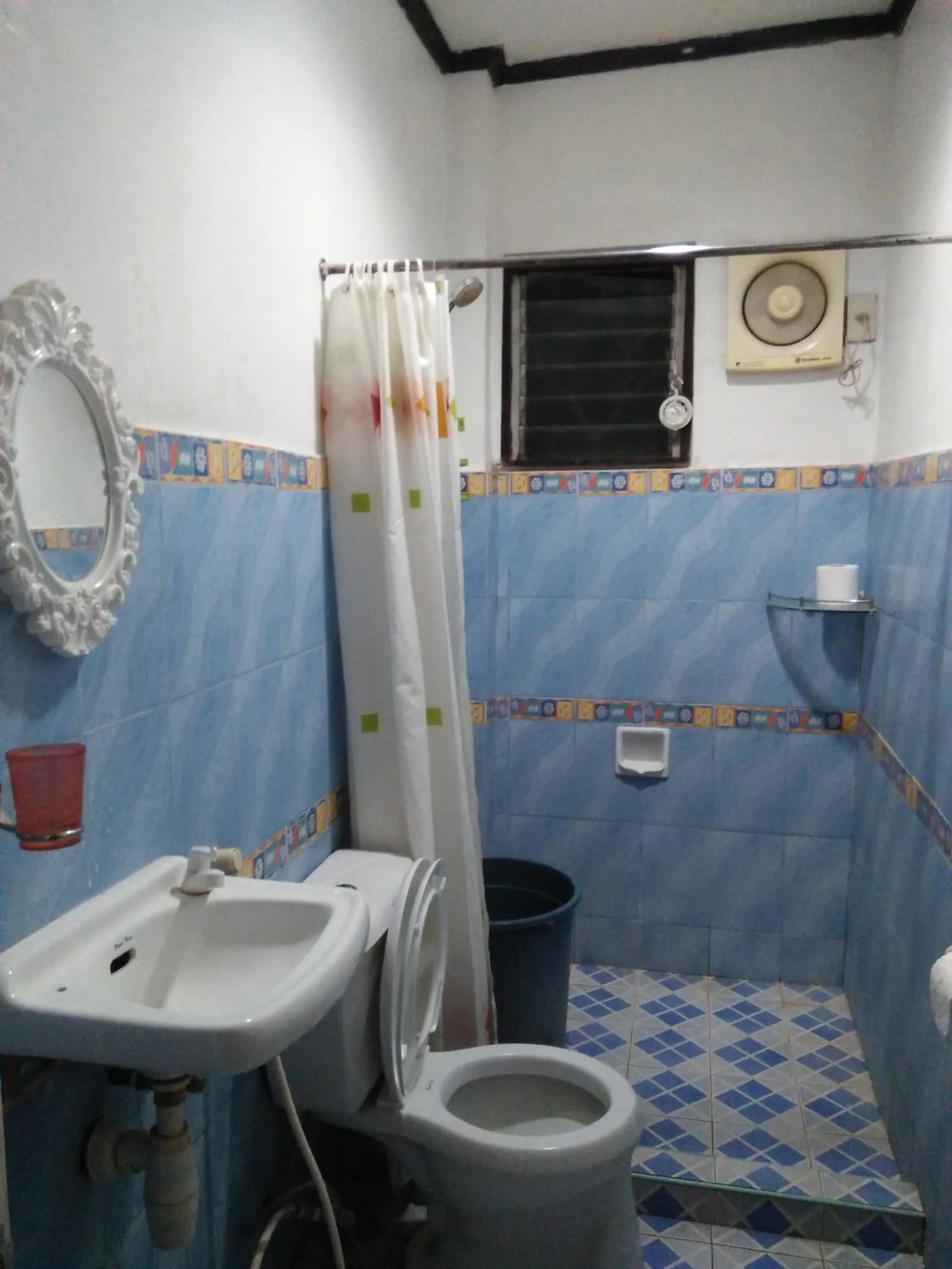Shower in Villa Corrales Homestay