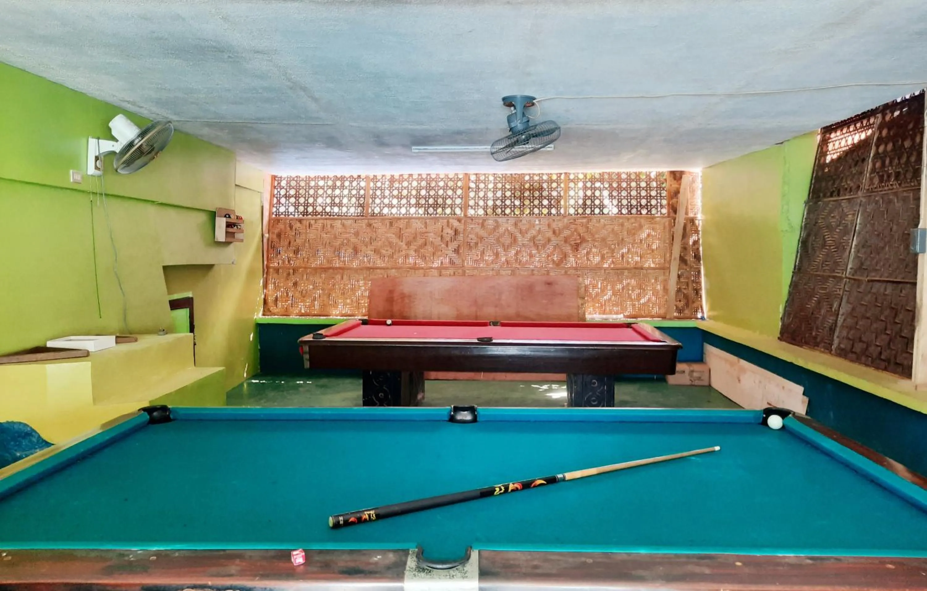 Billiard in Villa Corrales Homestay