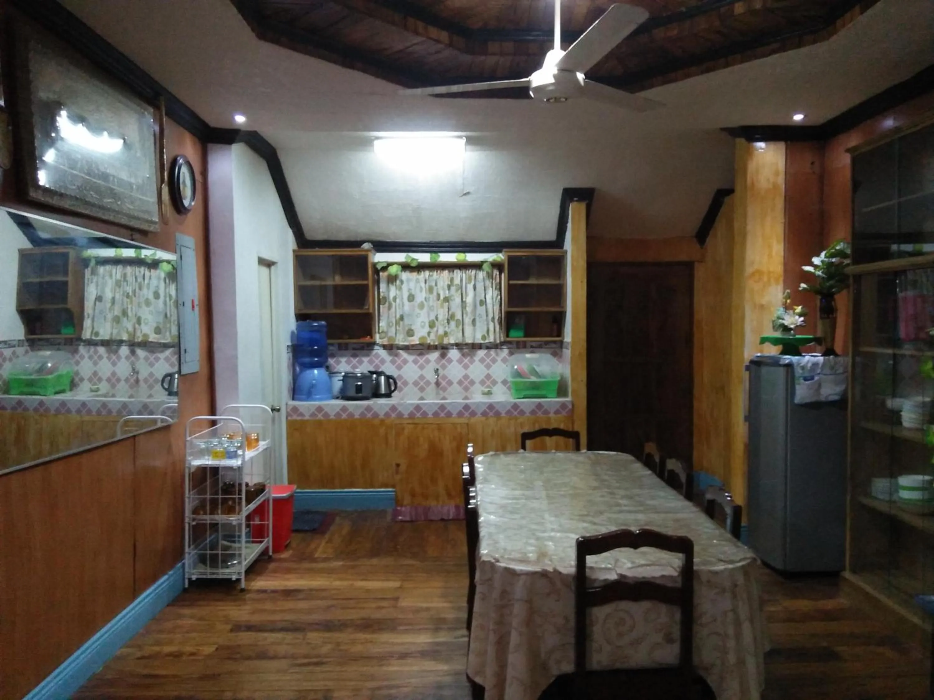 Kitchen or kitchenette in Villa Corrales Homestay