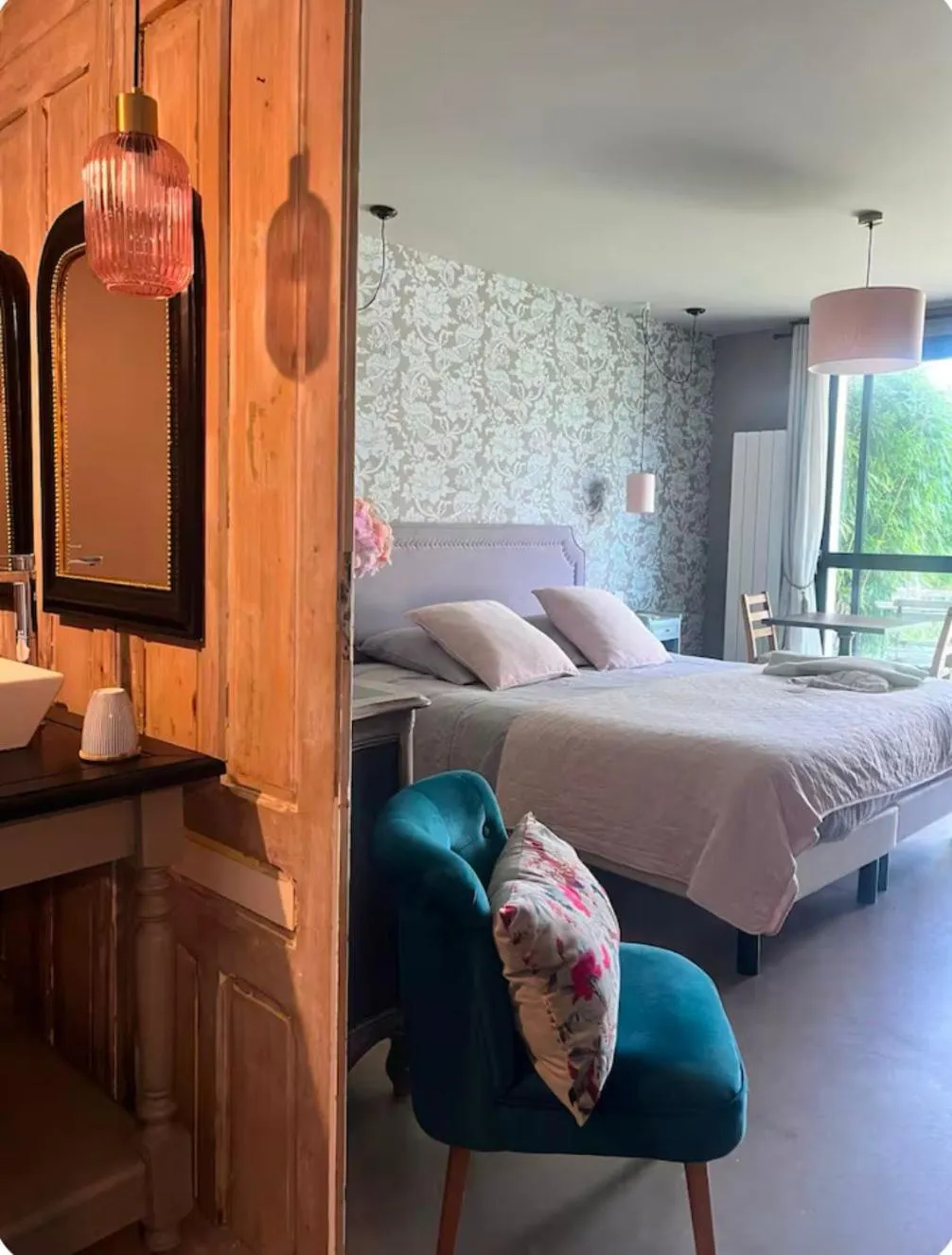 Photo of the whole room, Bed in Au gré des vents