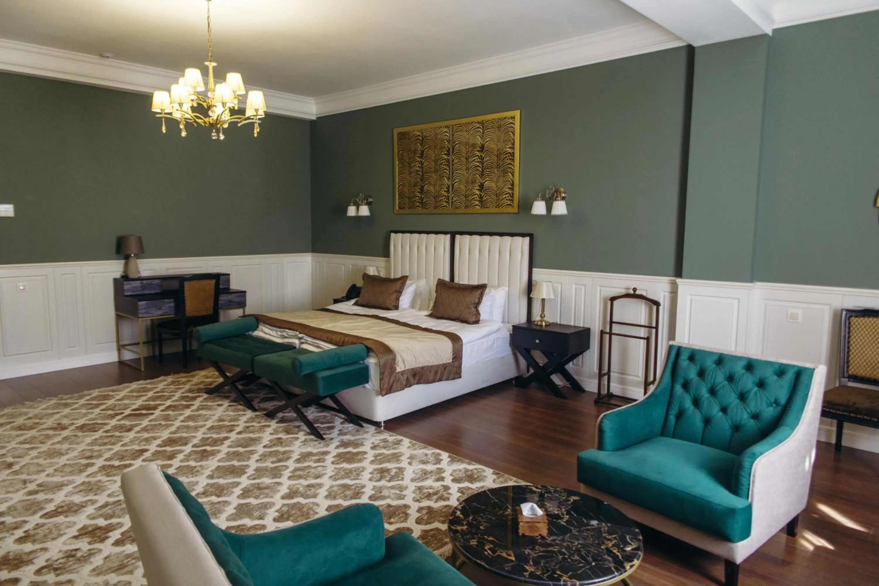 Photo of the whole room, Bed in Royal BV