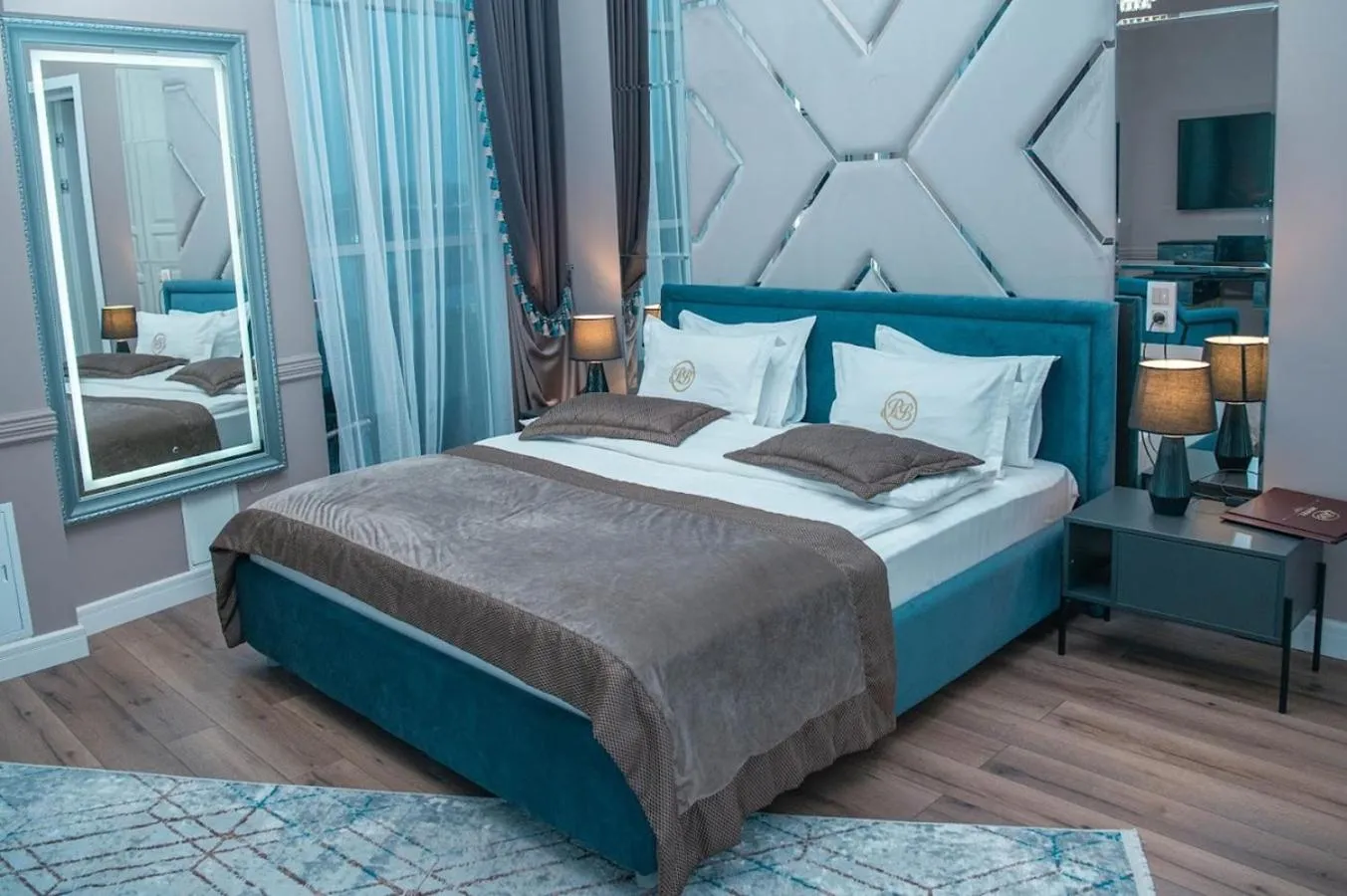 Bedroom, Bed in Royal BV