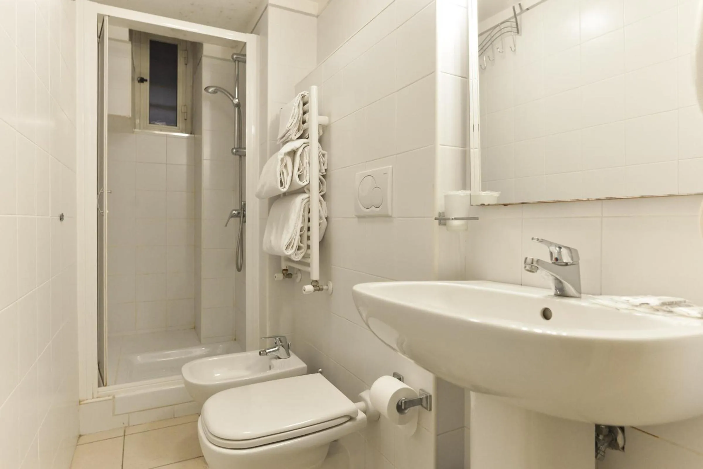 Bathroom in B&B Rome Terminal House