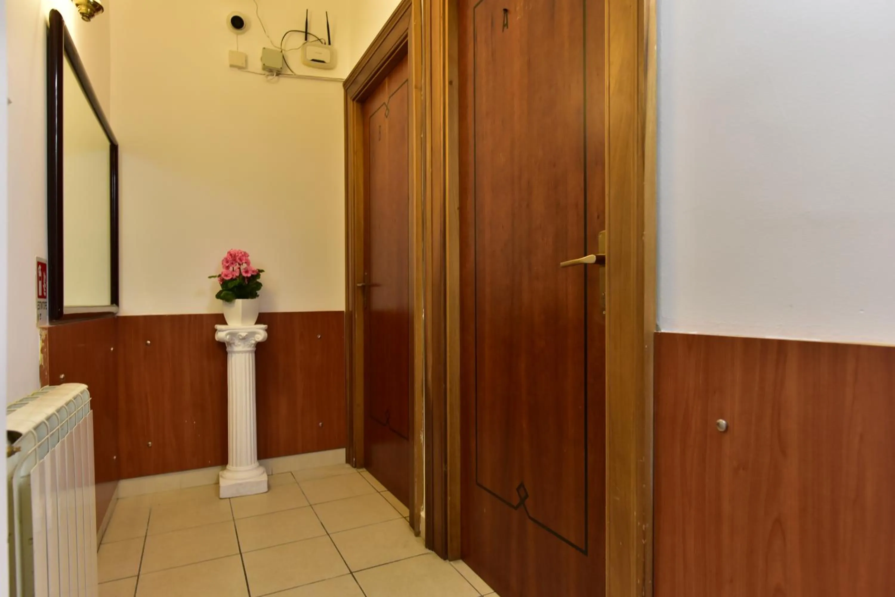 wardrobe in B&B Rome Terminal House