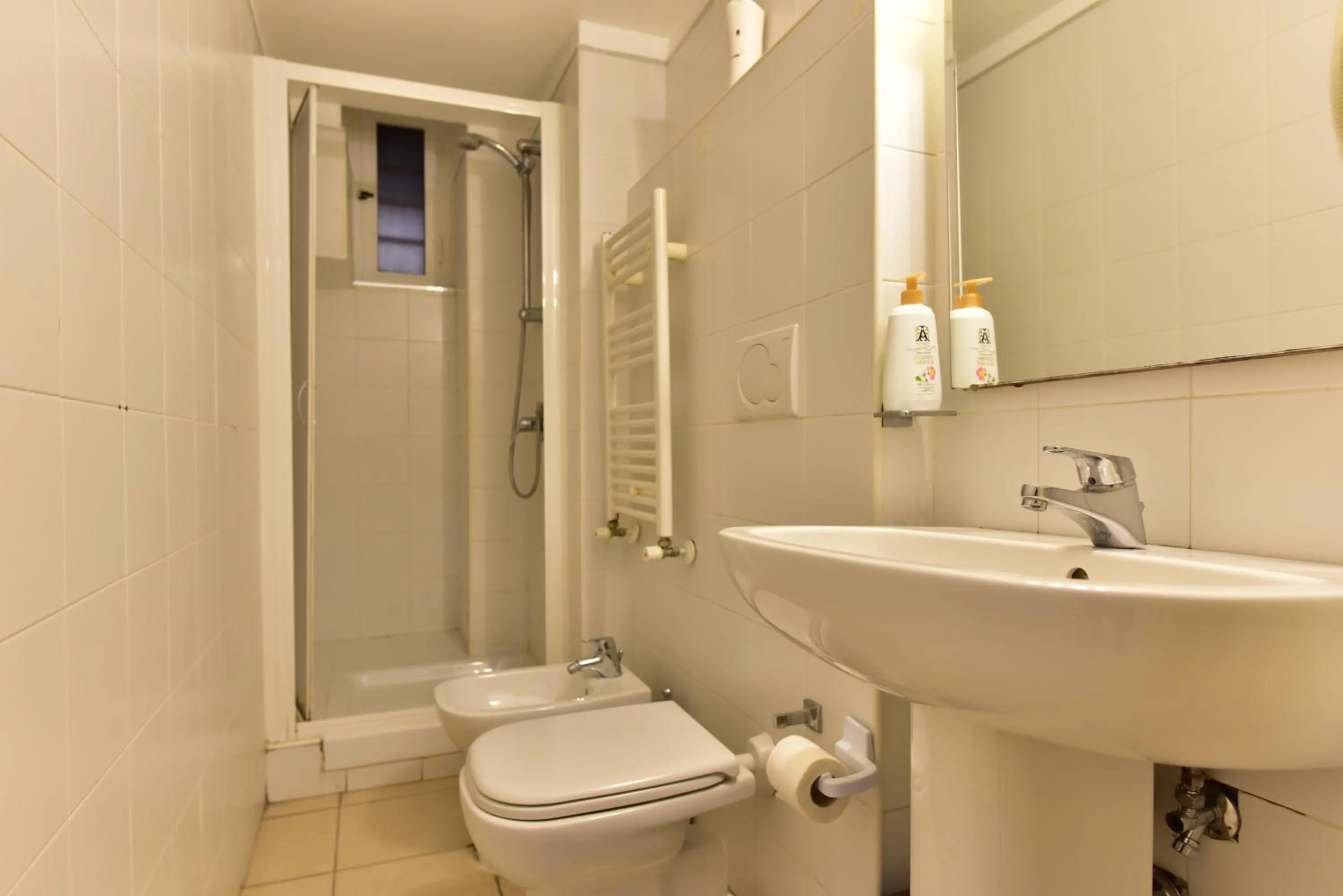 Shower in B&B Rome Terminal House