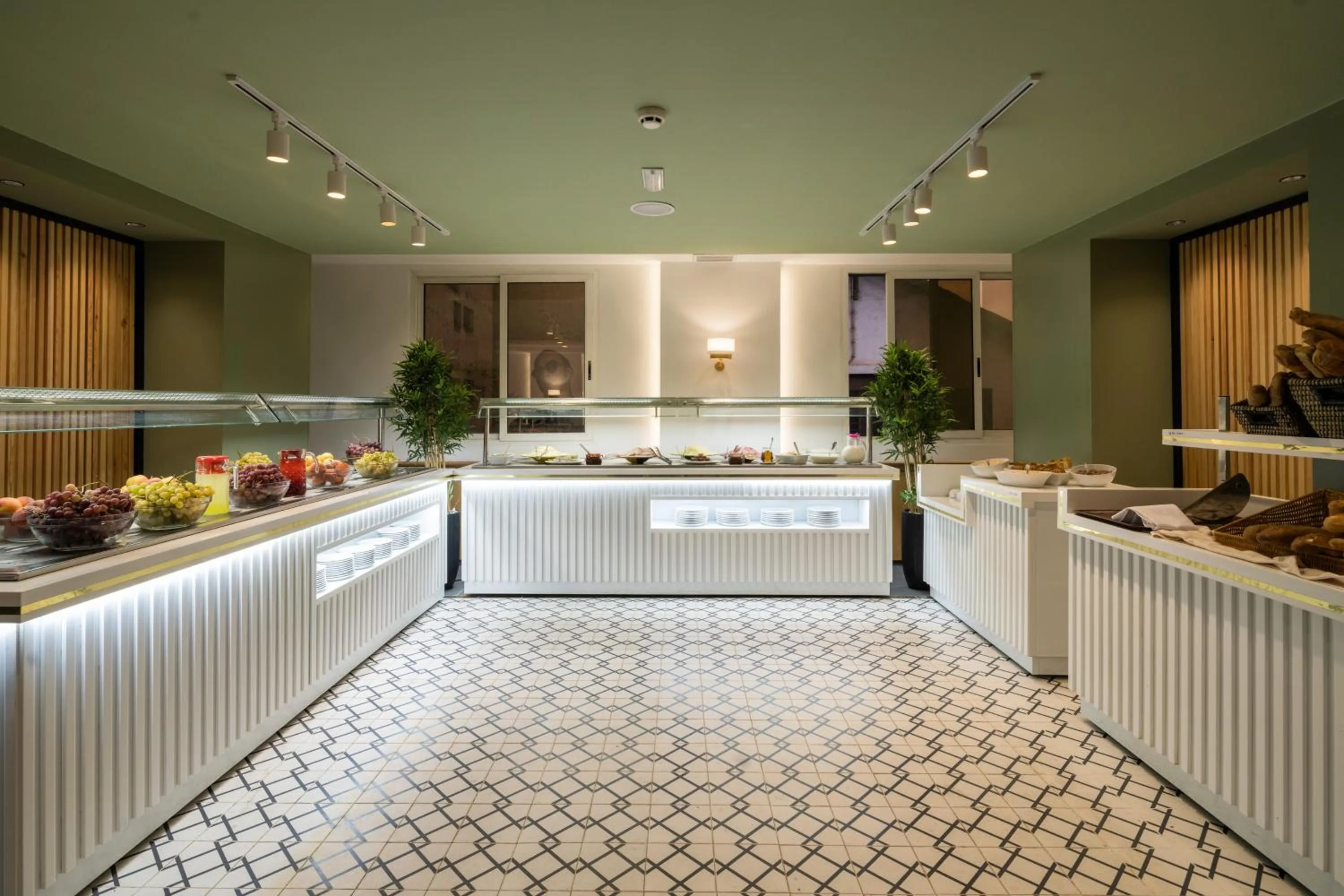 Restaurant/places to eat in Hotel Ibn Khaldoun