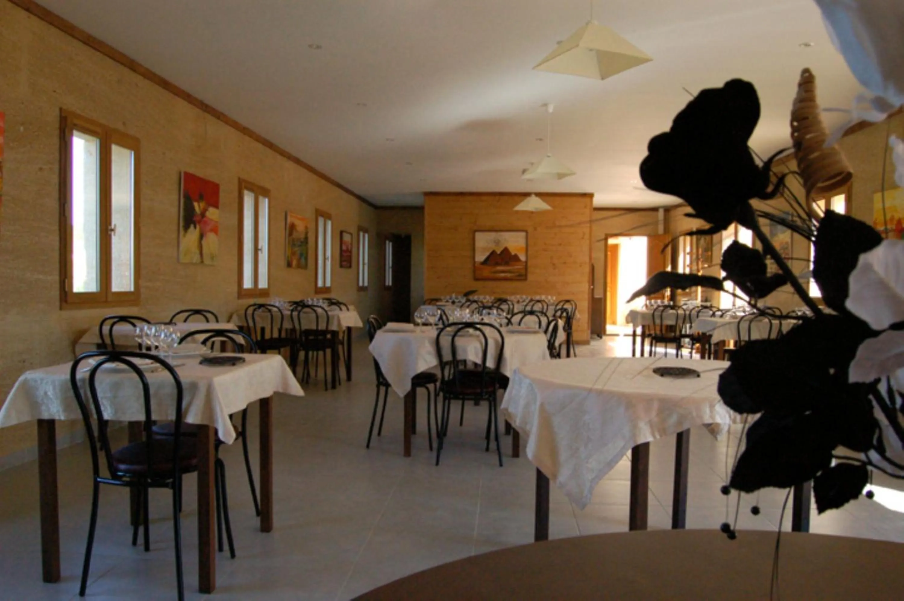 Restaurant/places to eat in Le Clos Boisé