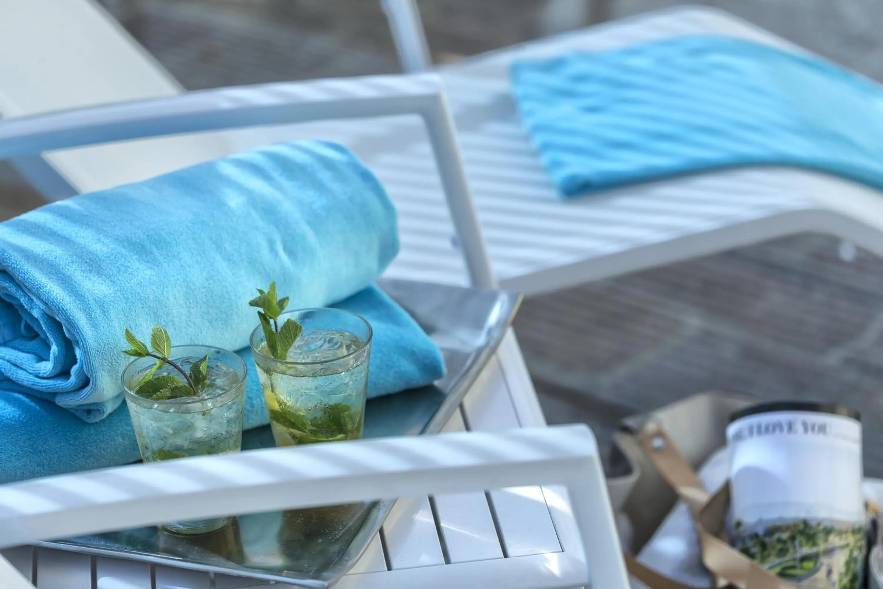 Swimming pool, Bed in Hotel Abner's