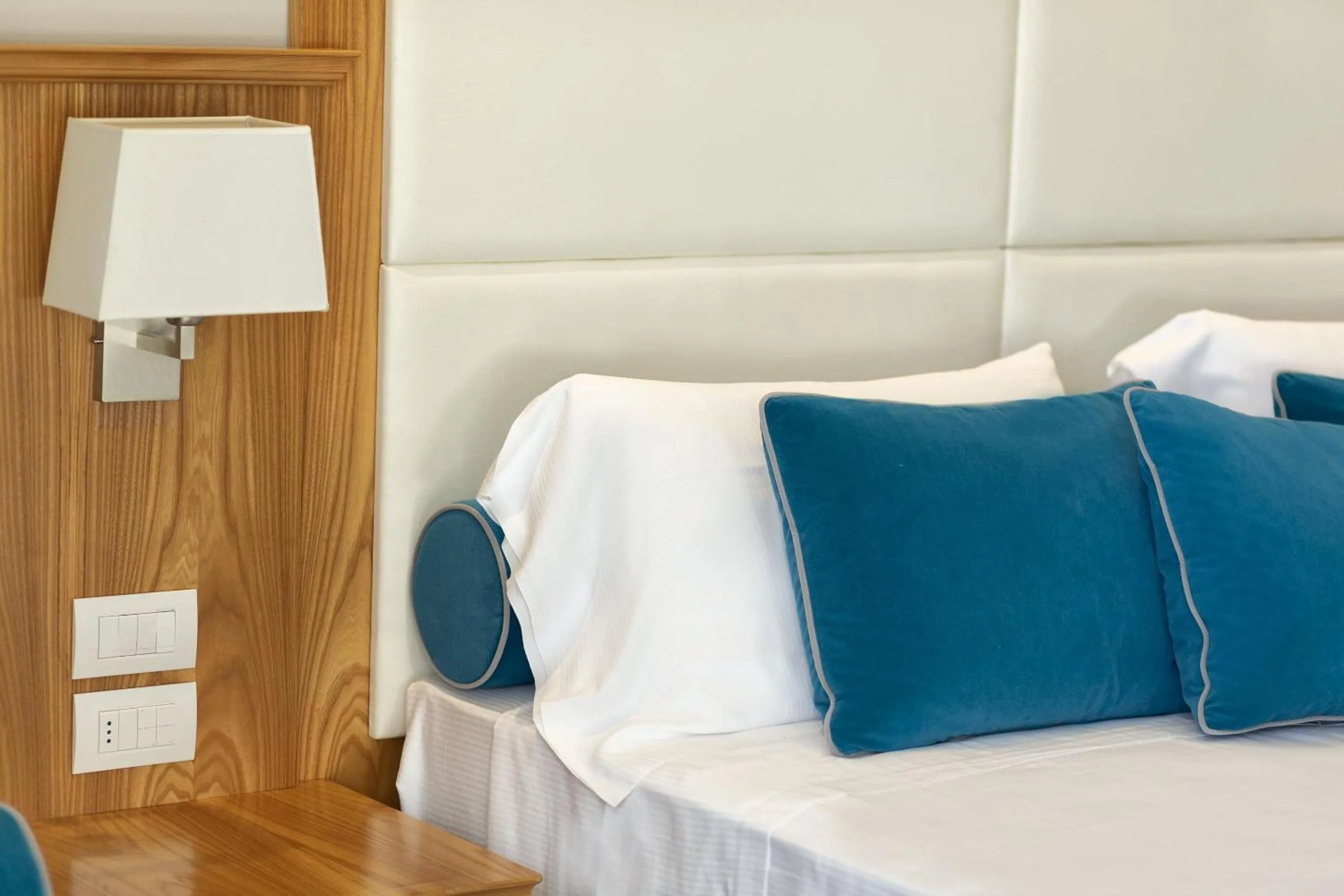 Other, Bed in Hotel Abner's