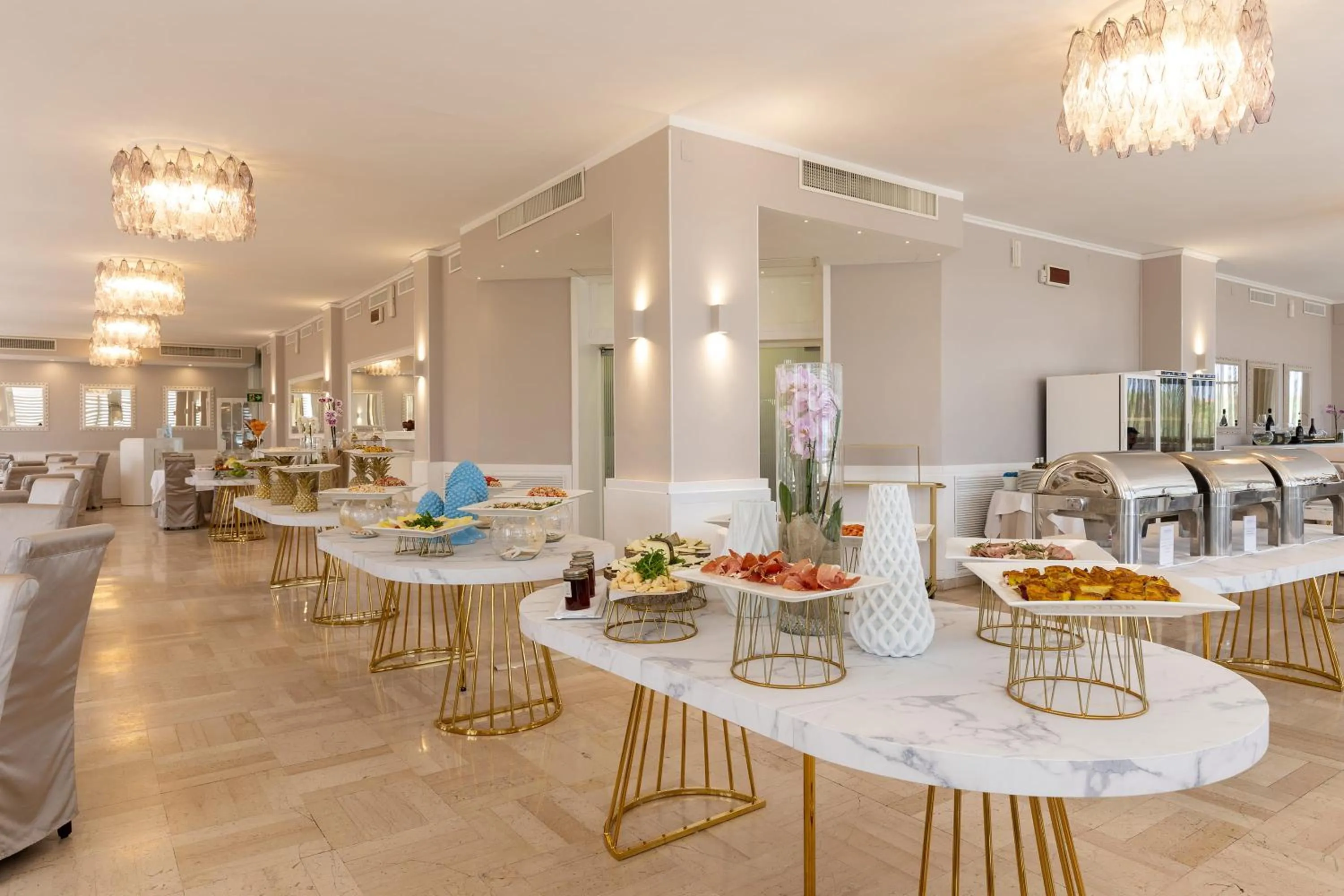 Restaurant/places to eat in Hotel Abner's