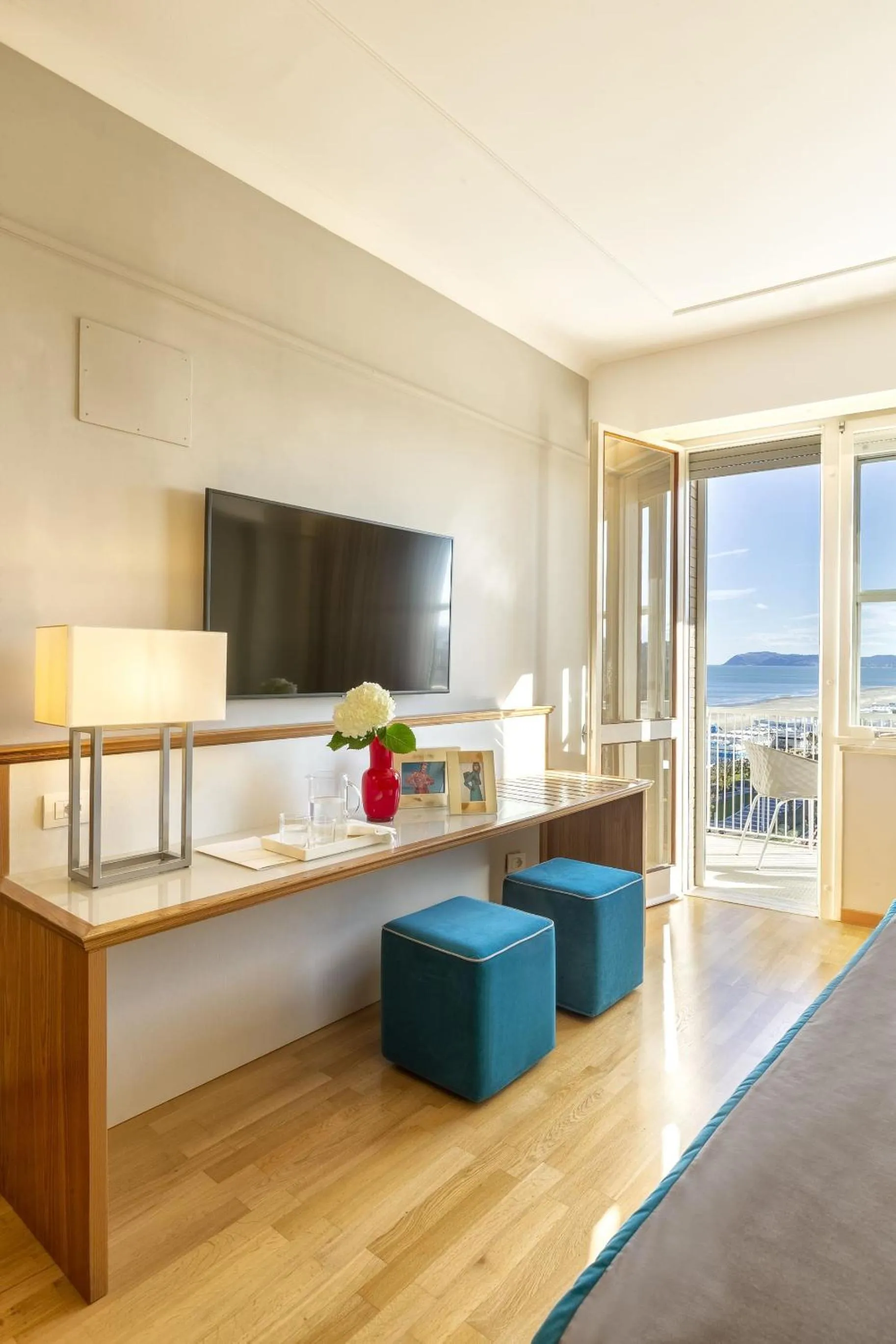 View (from property/room), Bed in Hotel Abner's