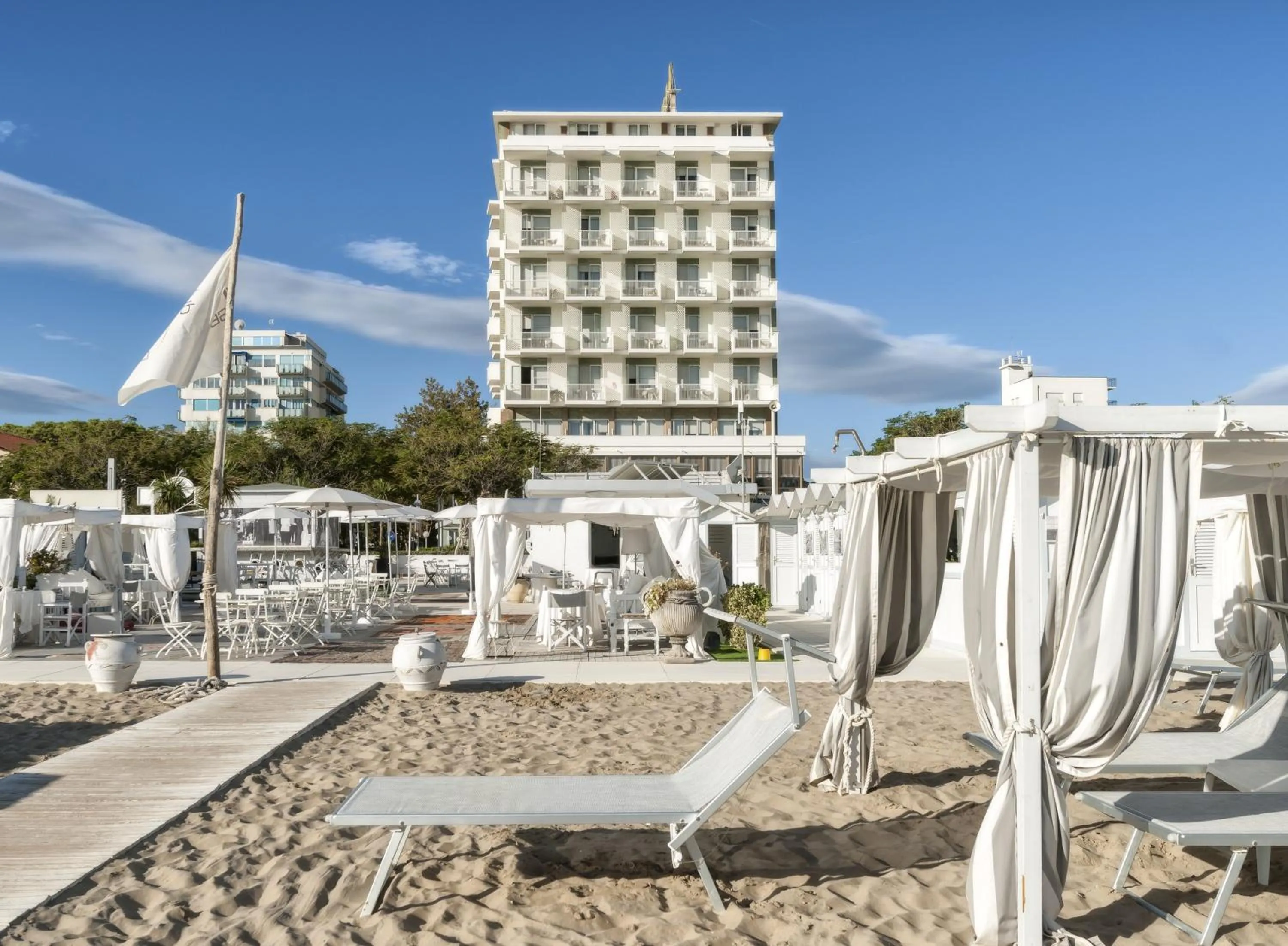 Property building in Hotel Abner's