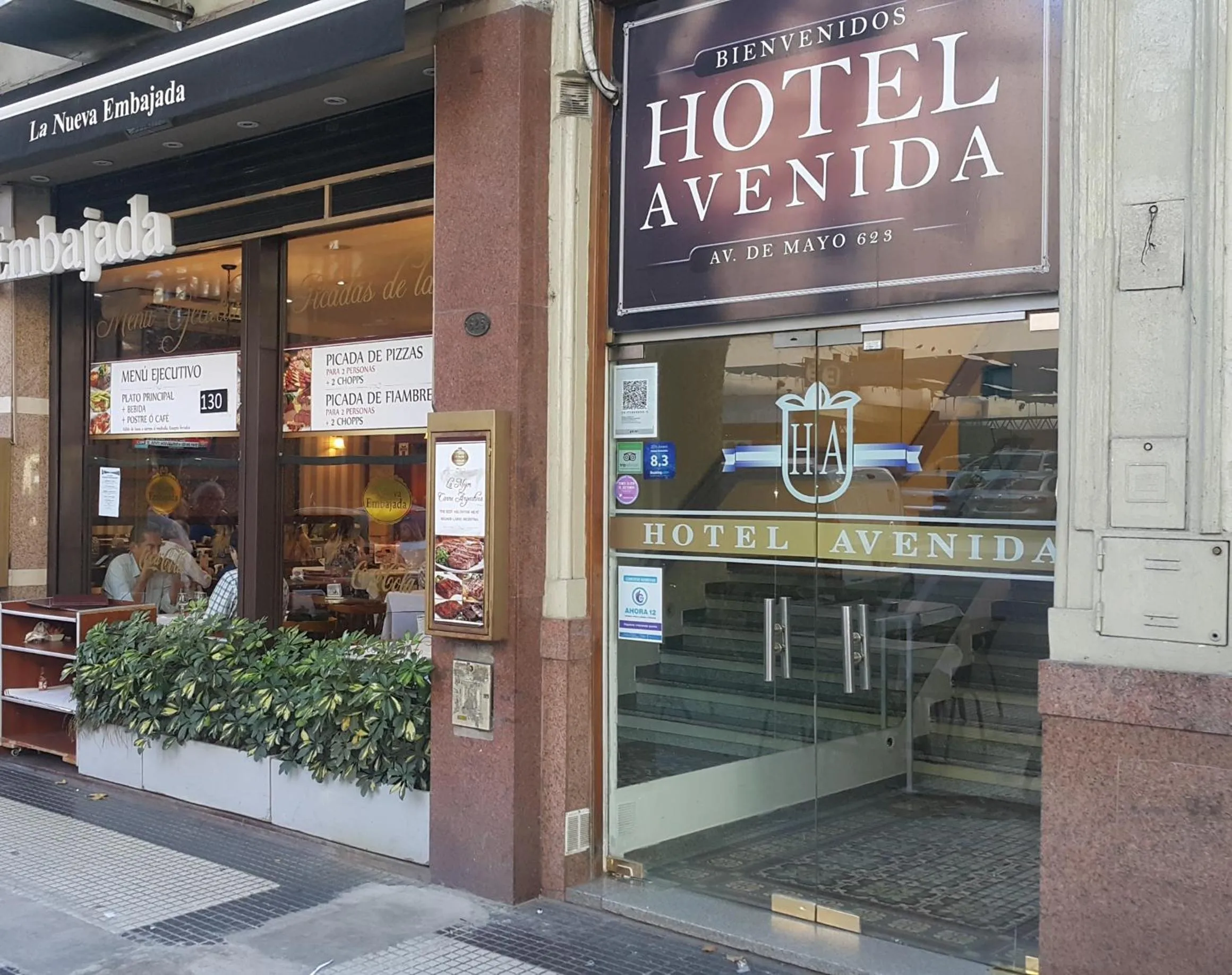 Facade/entrance in Hotel Avenida