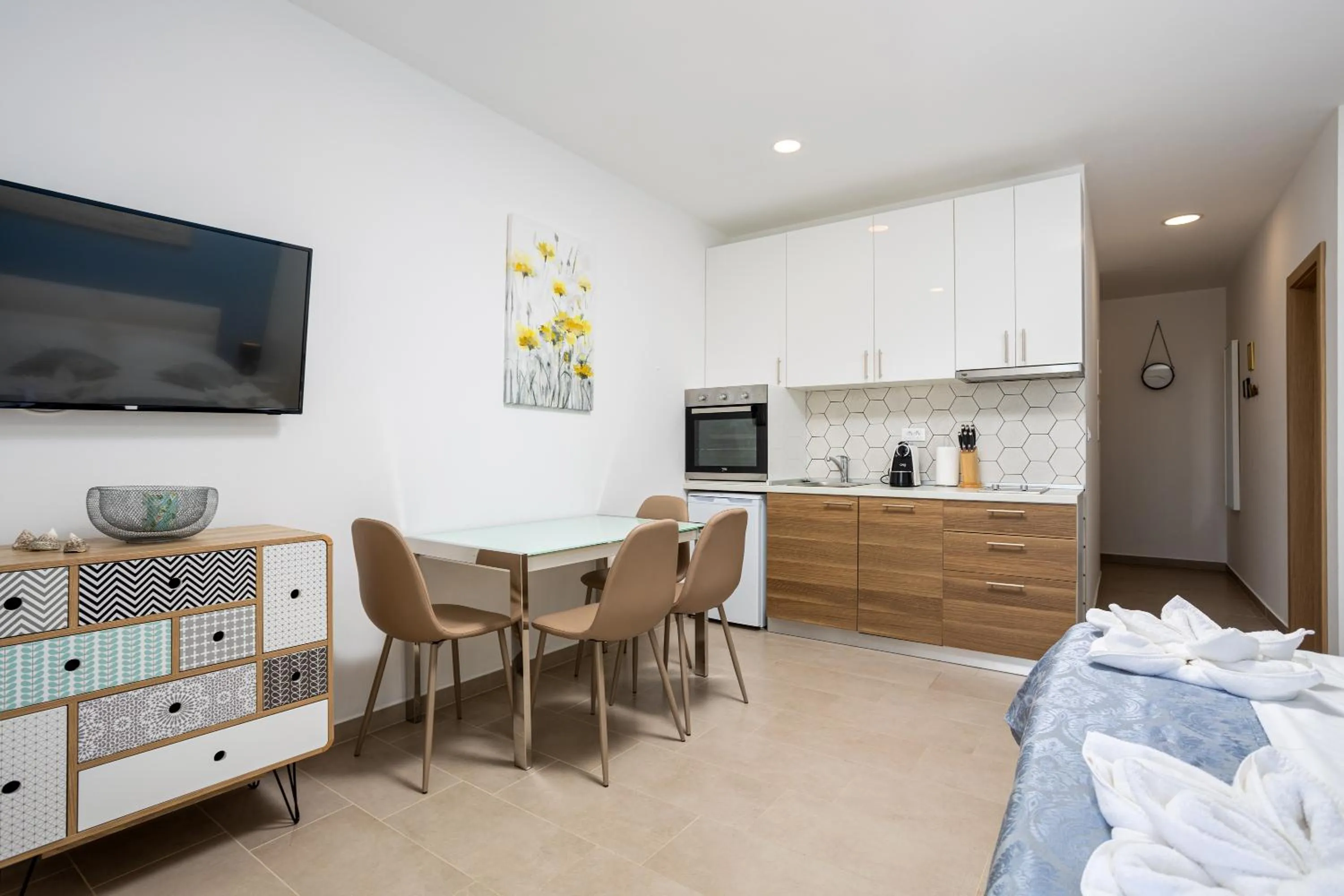 Kitchen or kitchenette, Bed in VIPo Prestige Apartments