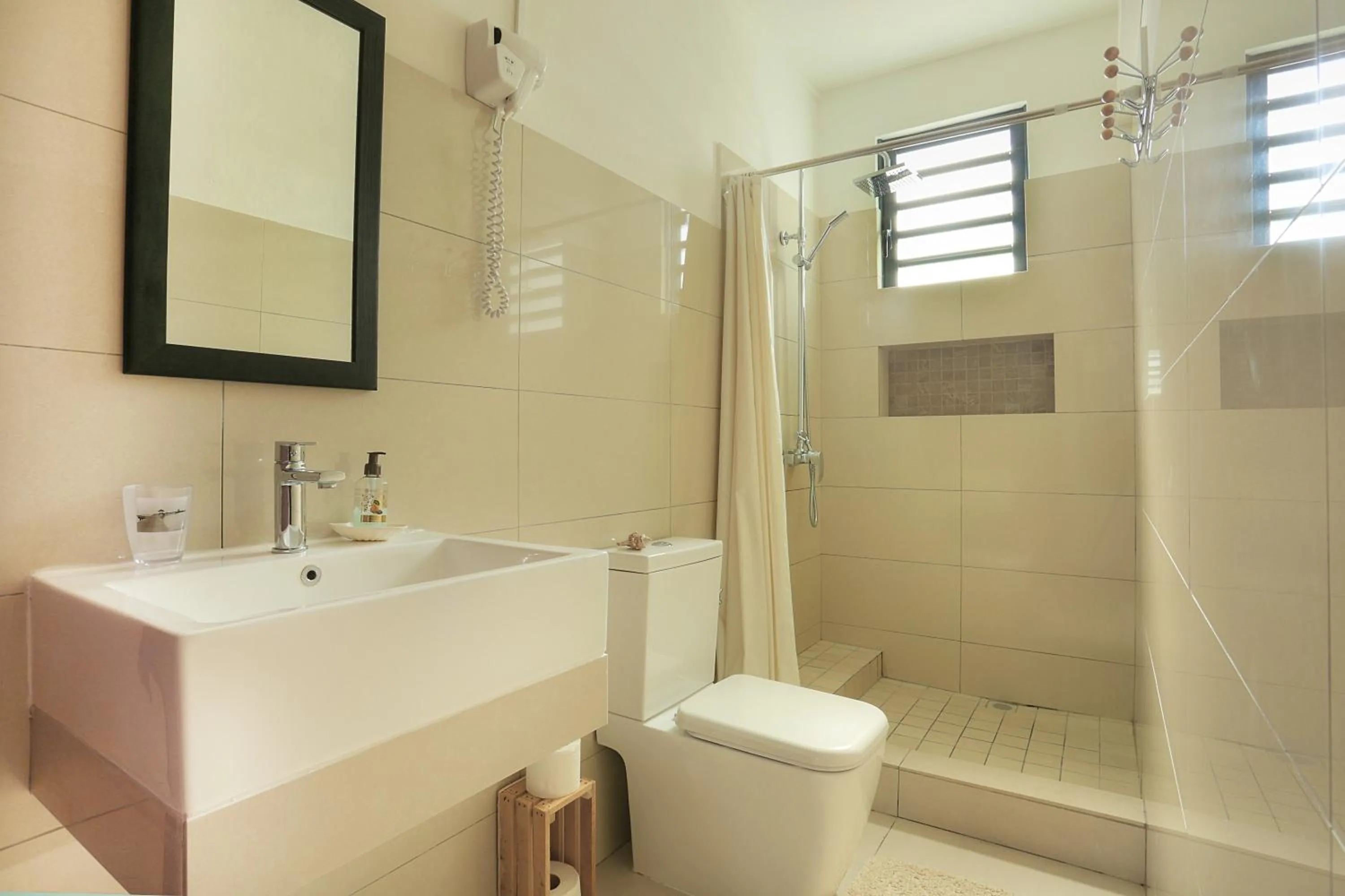 Shower in Auberge SeaFever