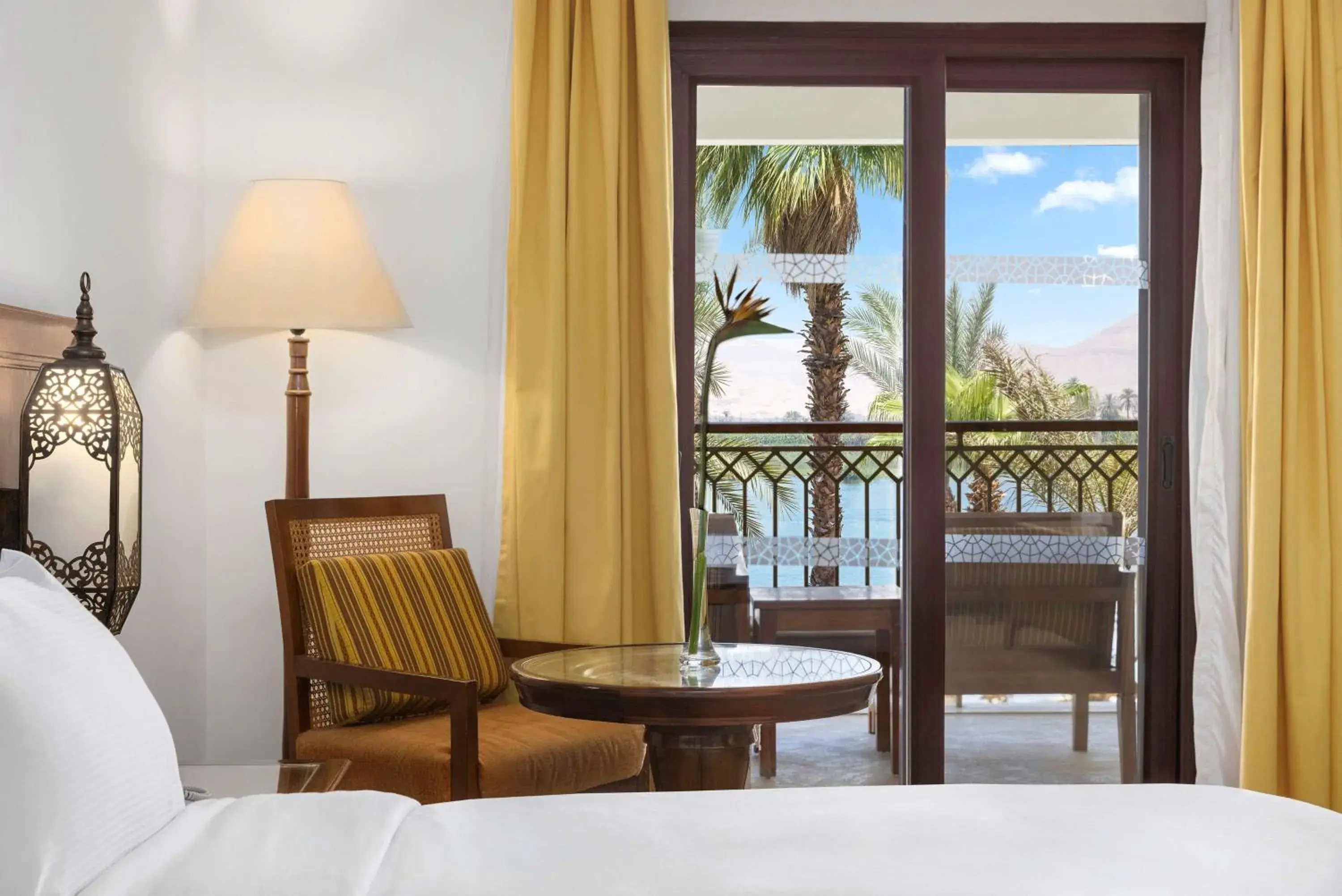 Deluxe Room Twin Bed in Hilton Luxor Resort & Spa Deluxe Room Twin Bed in Hilton Luxor Resort & Spa