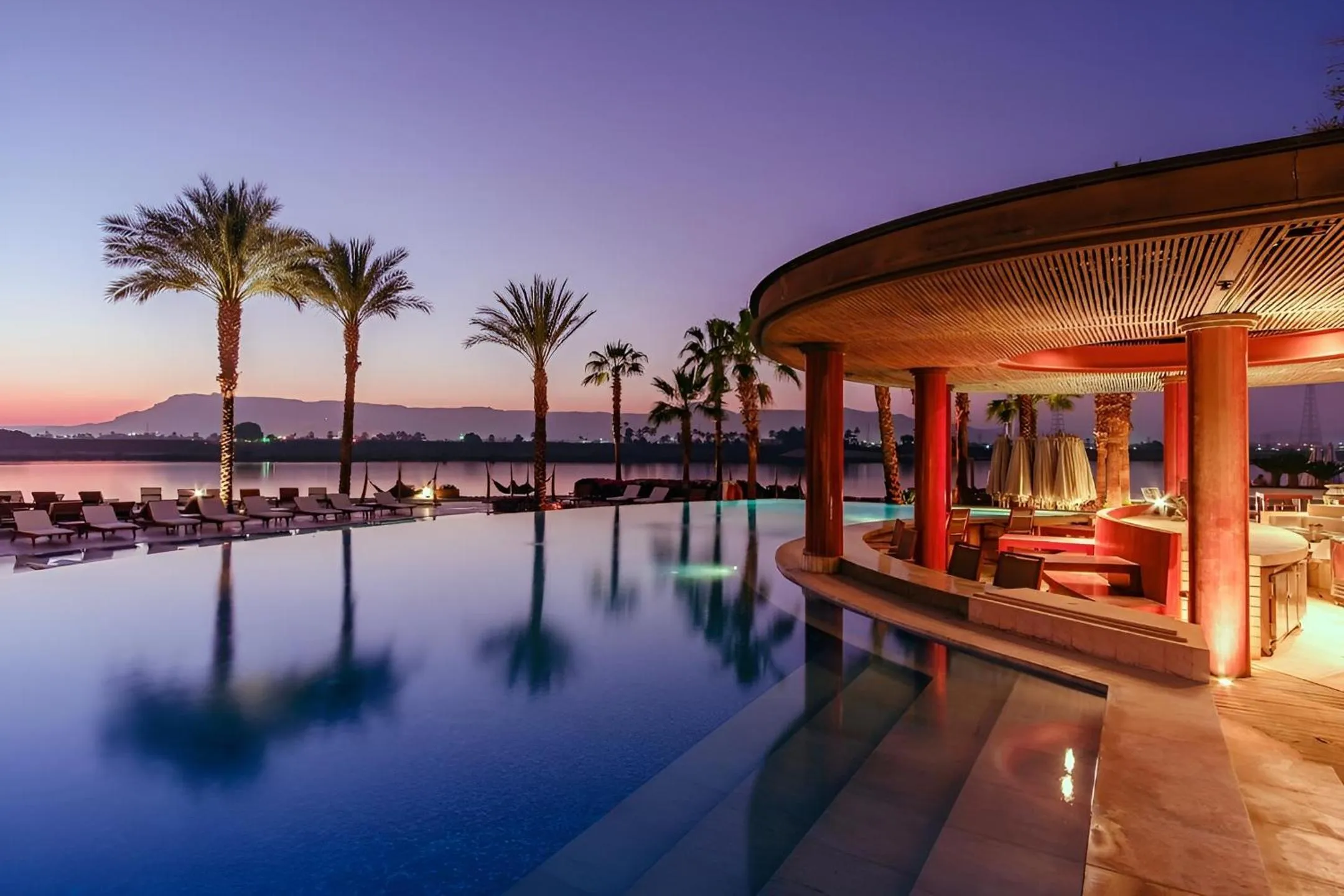 Lounge or bar in Hilton Luxor Resort & Spa