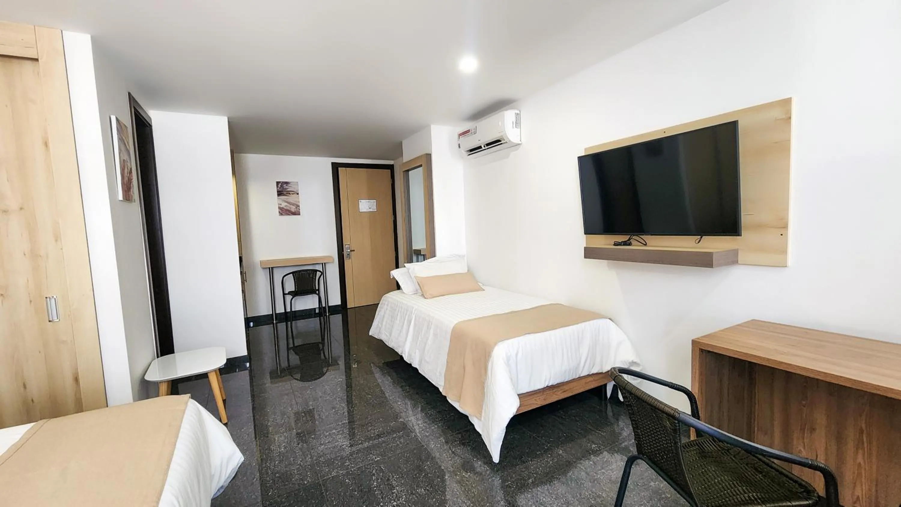 Bed in BE Suites Hotel Cali