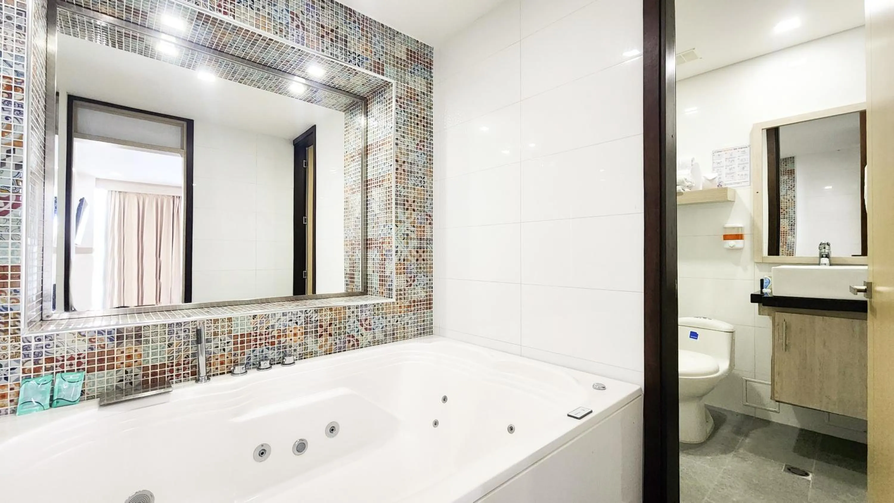 Bathroom in BE Suites Hotel Cali